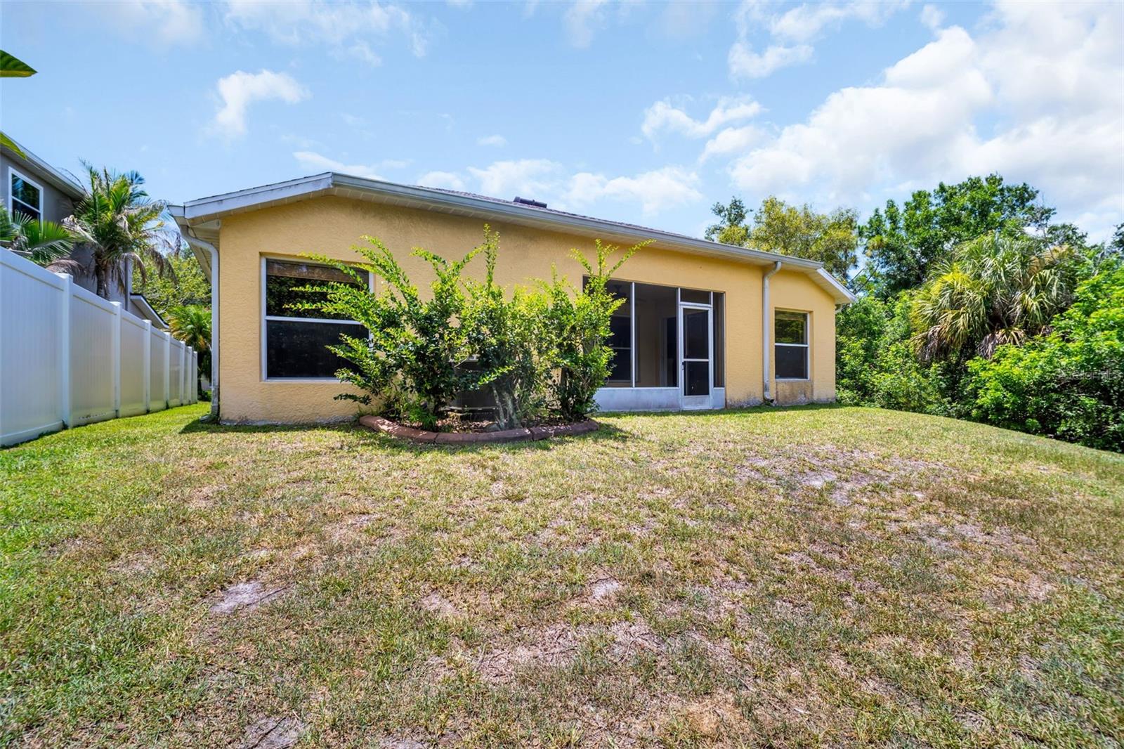 COUNTRY CHASE - Residential