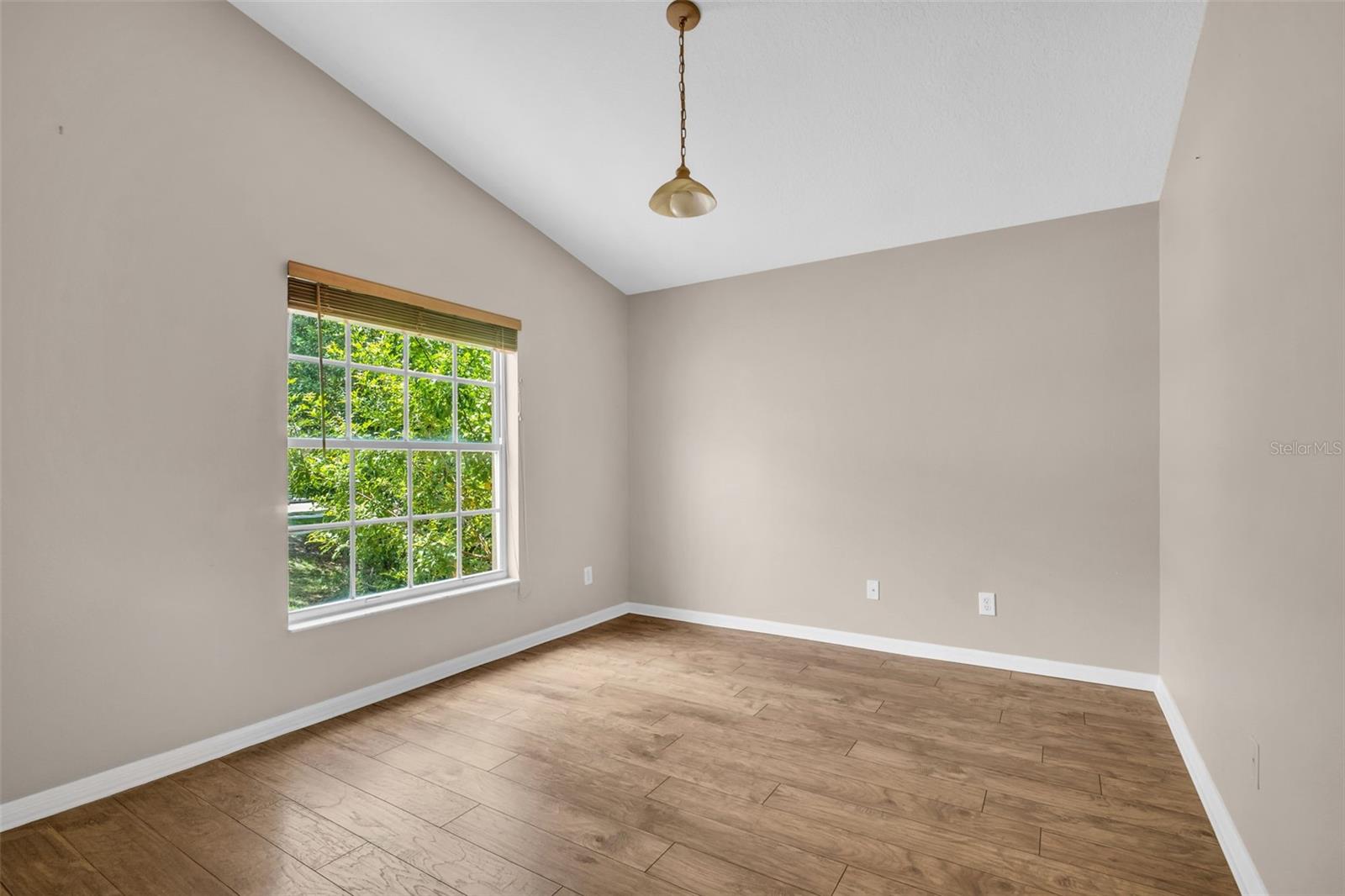 COUNTRY CHASE - Residential