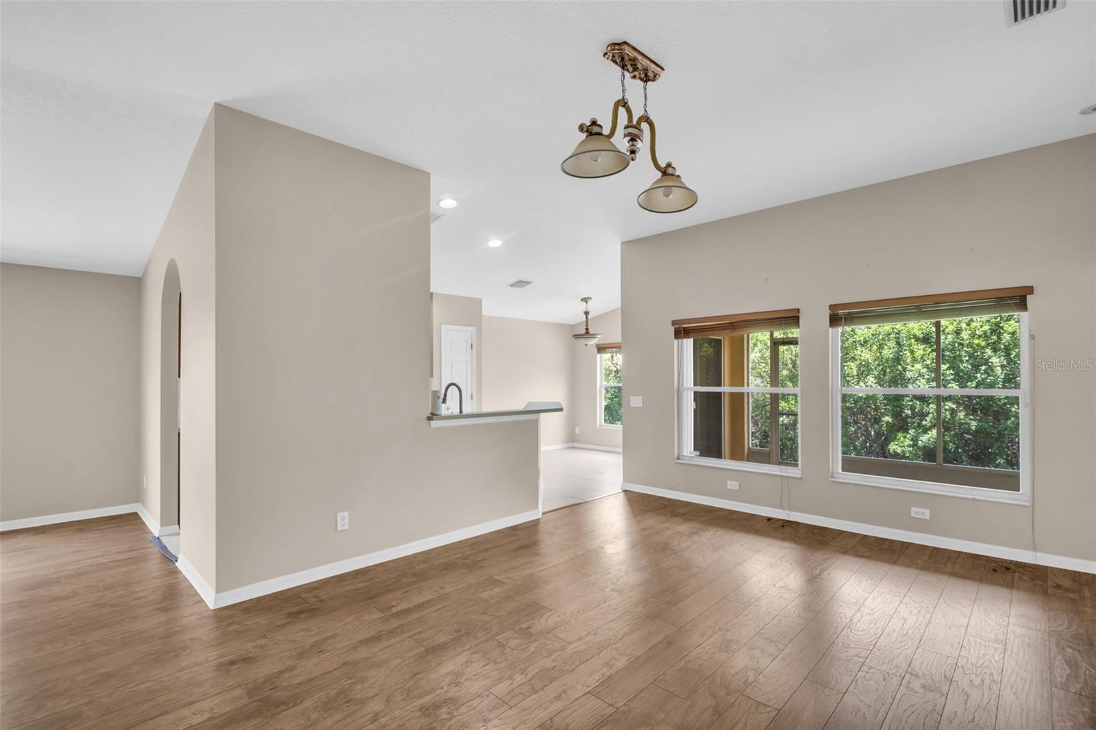 COUNTRY CHASE - Residential