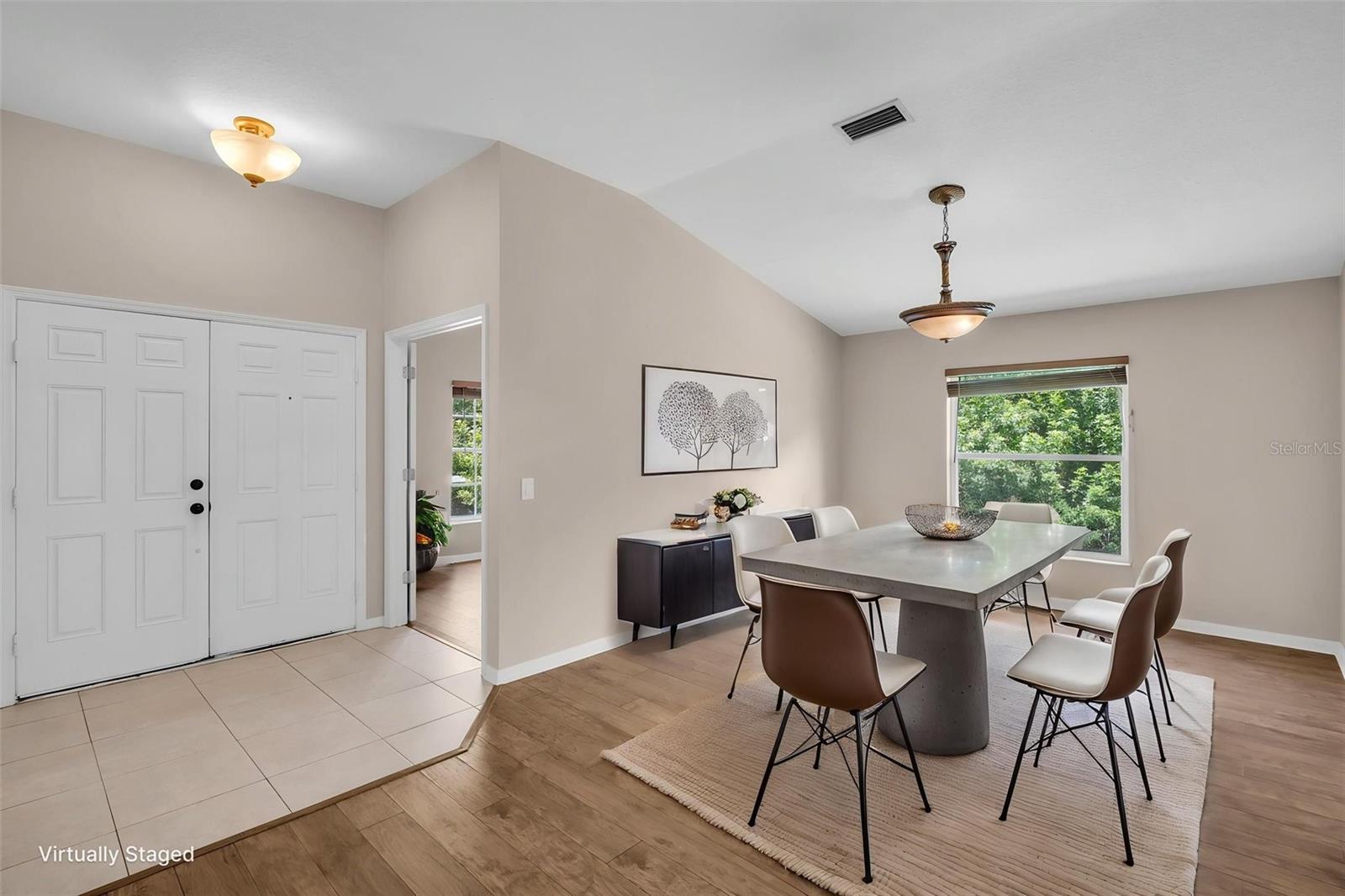 COUNTRY CHASE - Residential