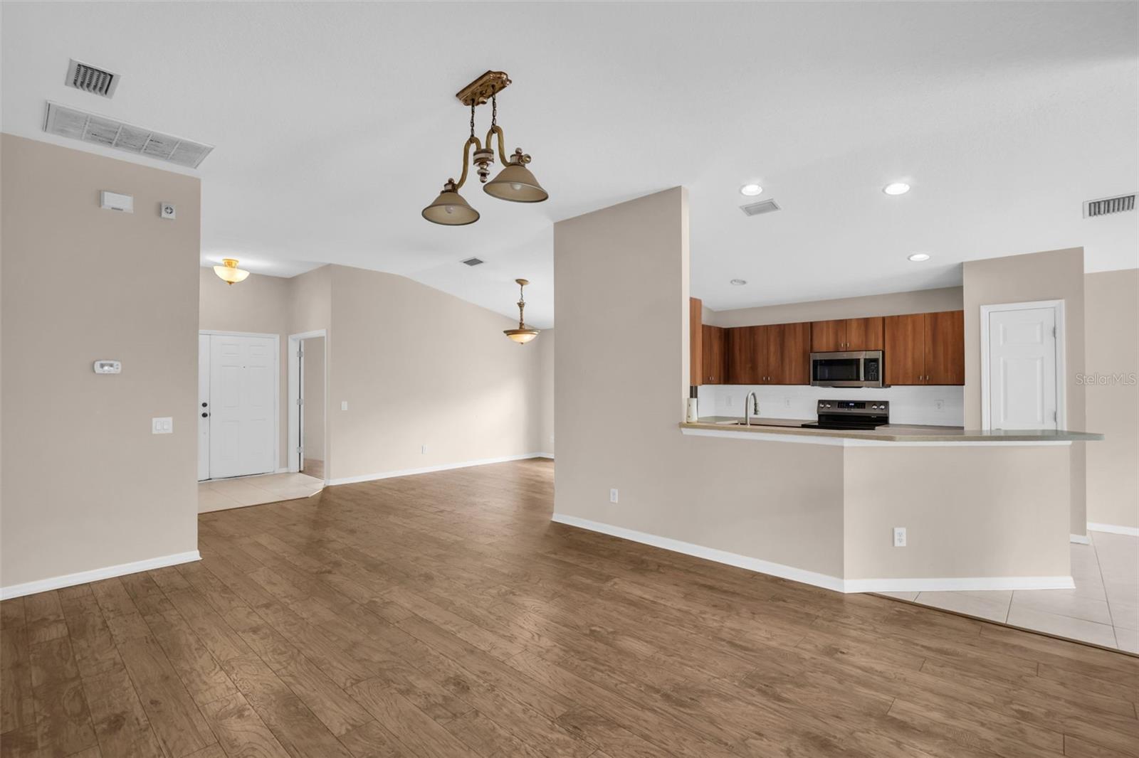 COUNTRY CHASE - Residential