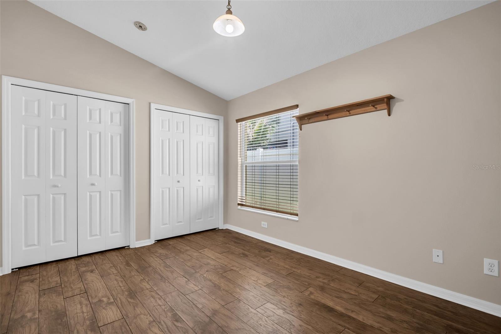 COUNTRY CHASE - Residential