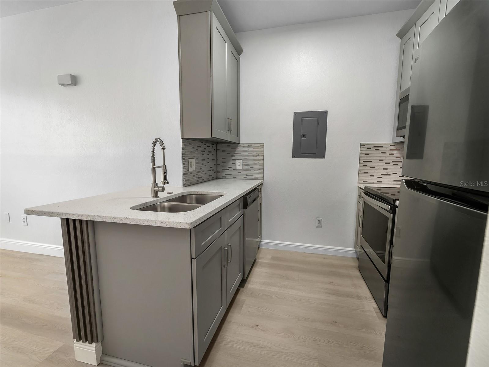 CENTRAL PK/LEE VISTA - Residential Lease