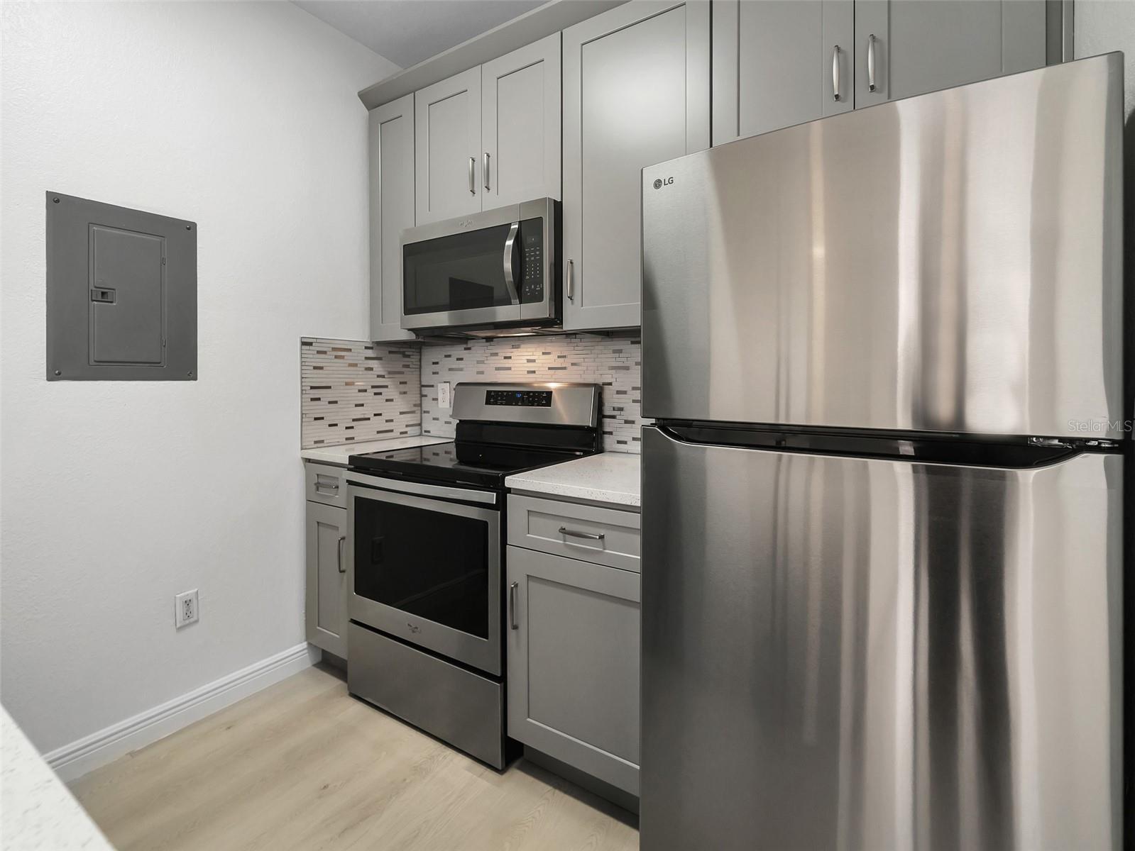CENTRAL PK/LEE VISTA - Residential Lease