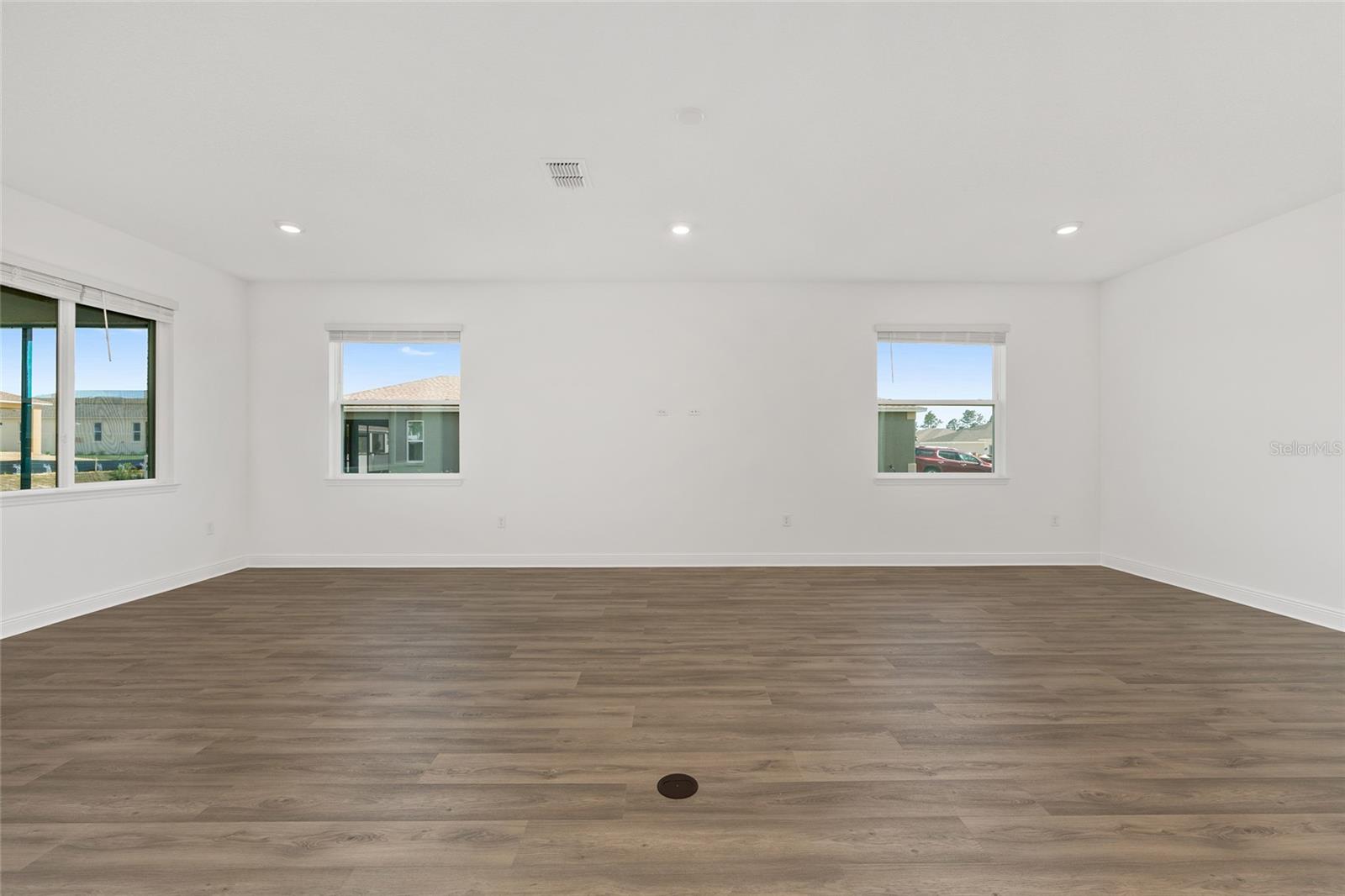 ON TOP OF THE WORLD - Residential