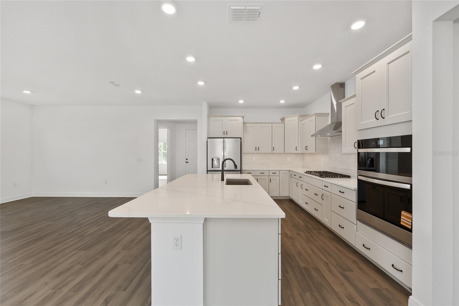 ON TOP OF THE WORLD - Residential