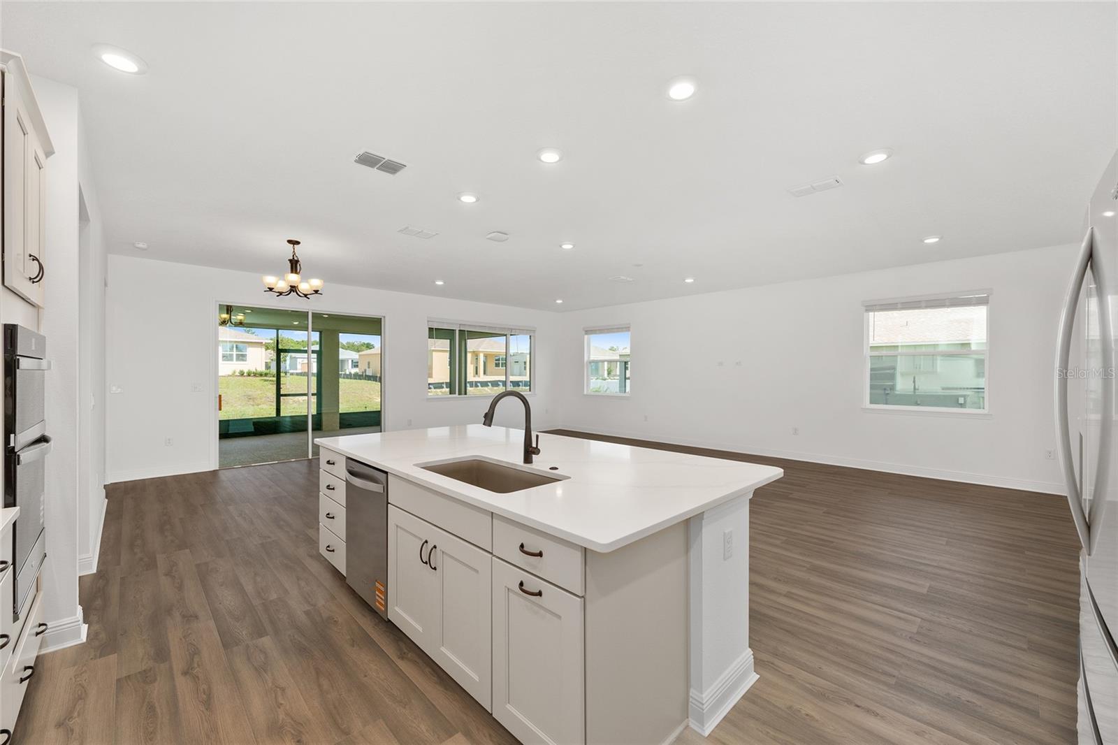 ON TOP OF THE WORLD - Residential