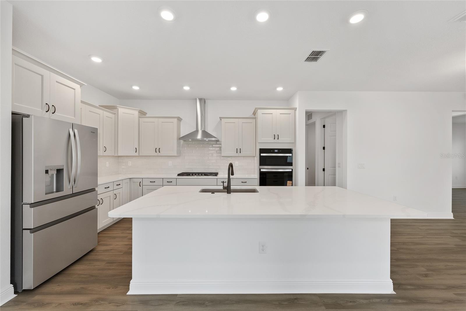 ON TOP OF THE WORLD - Residential