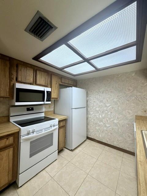 LAZY OAKS CONDO - Residential