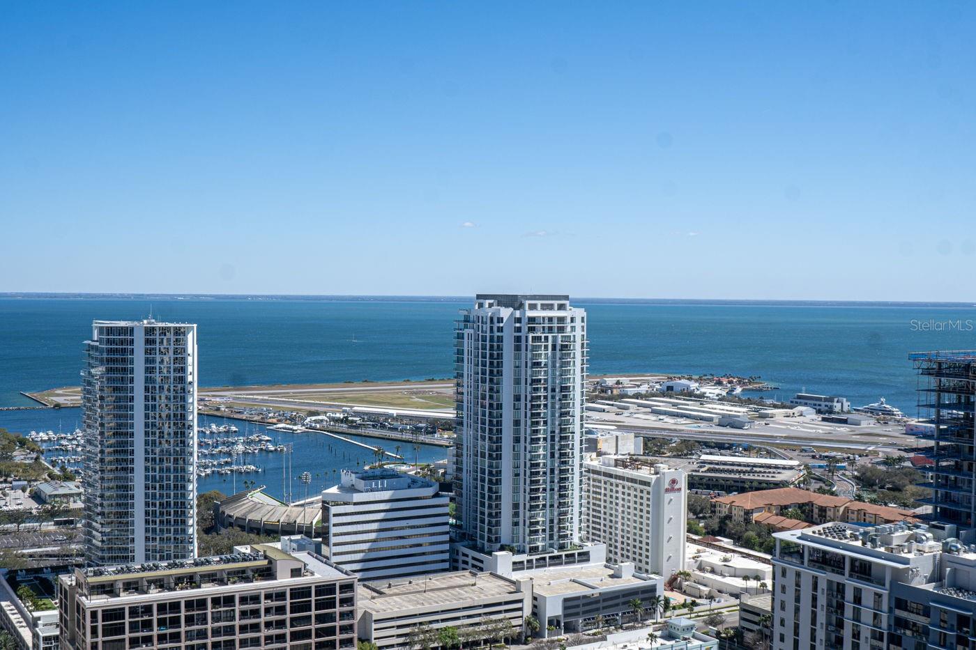 400 CENTRAL - Residential Lease