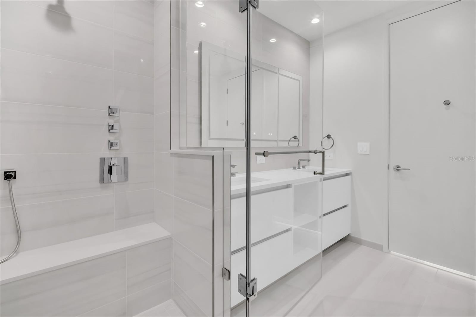 400 CENTRAL - Residential Lease
