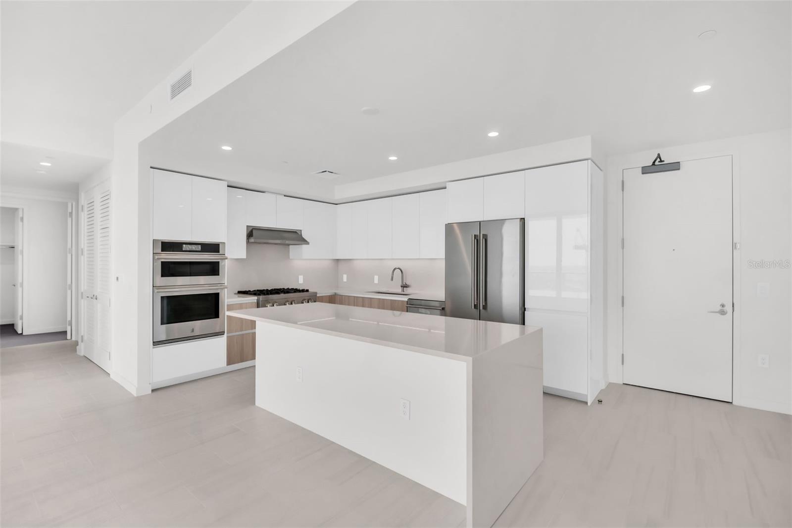 400 CENTRAL - Residential Lease