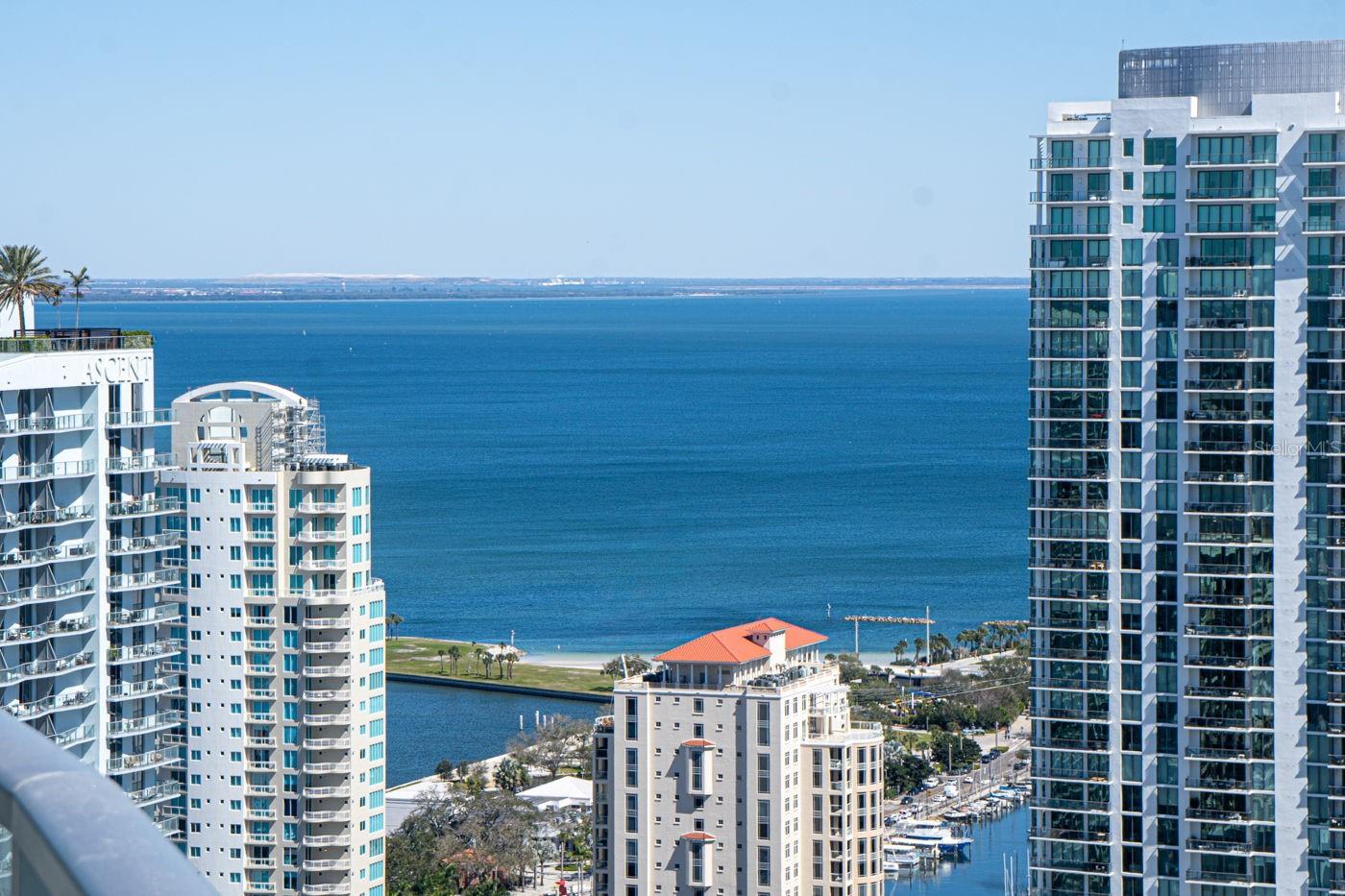 400 CENTRAL - Residential Lease