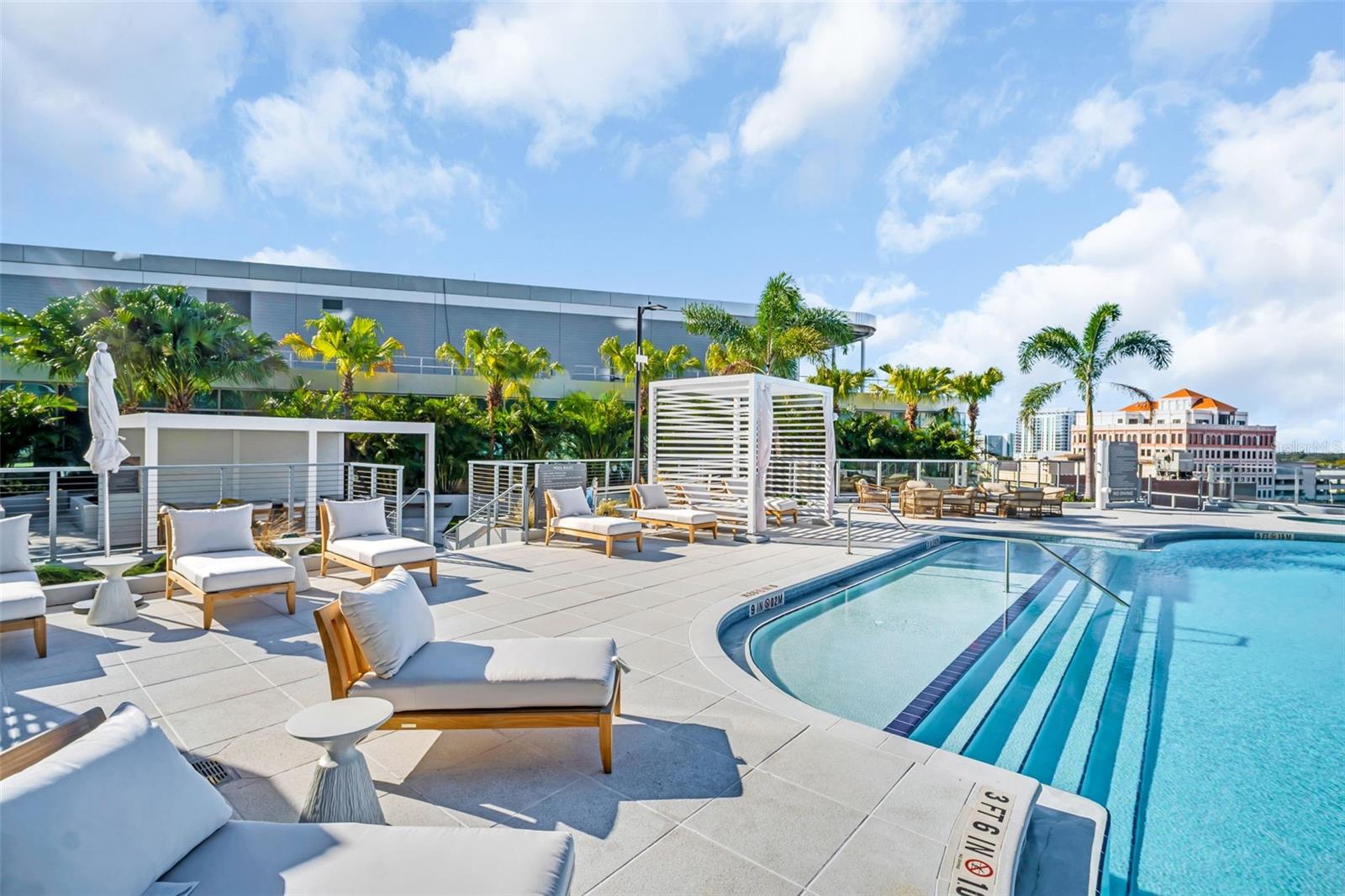 400 CENTRAL - Residential Lease