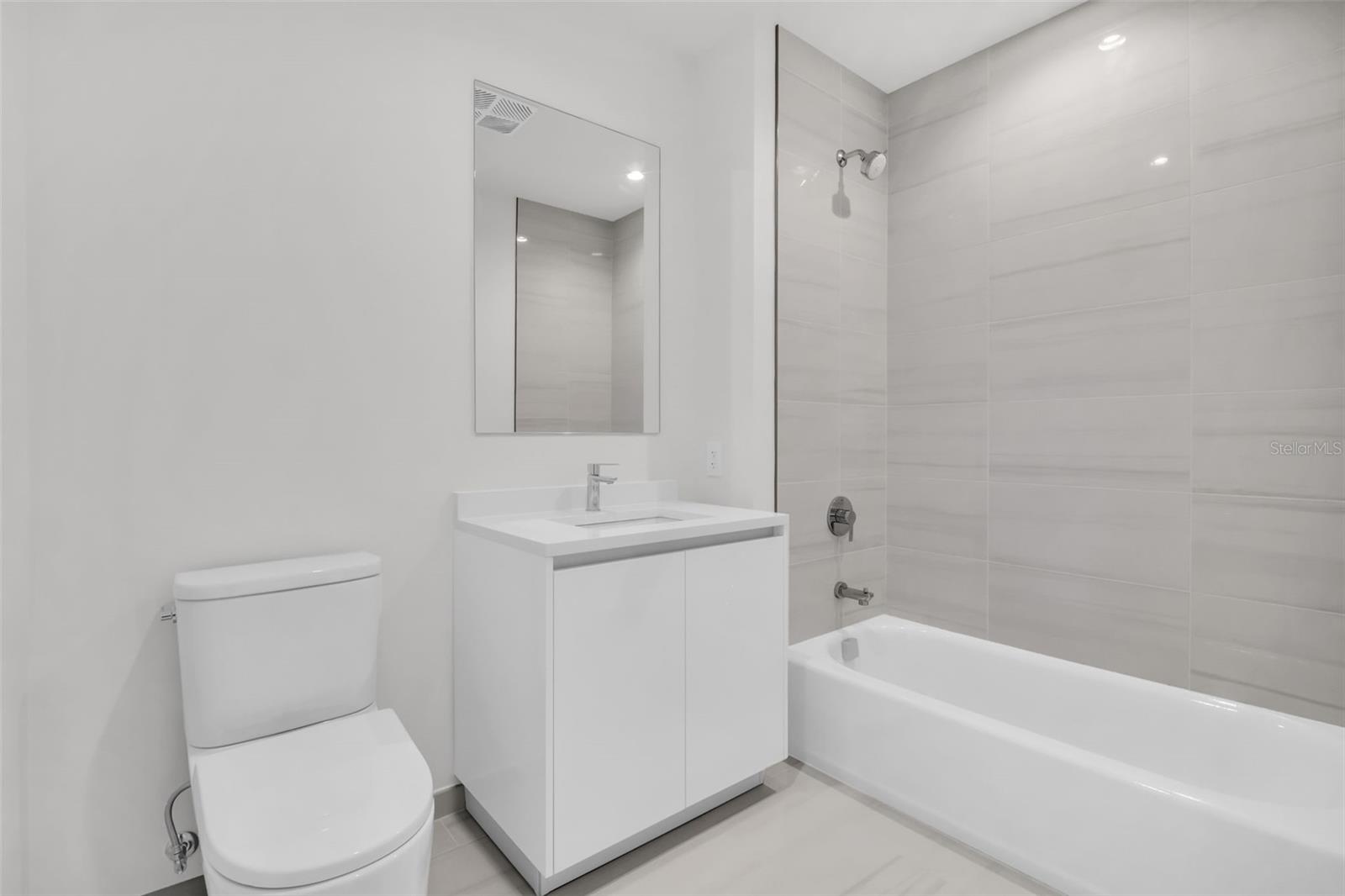 400 CENTRAL - Residential Lease
