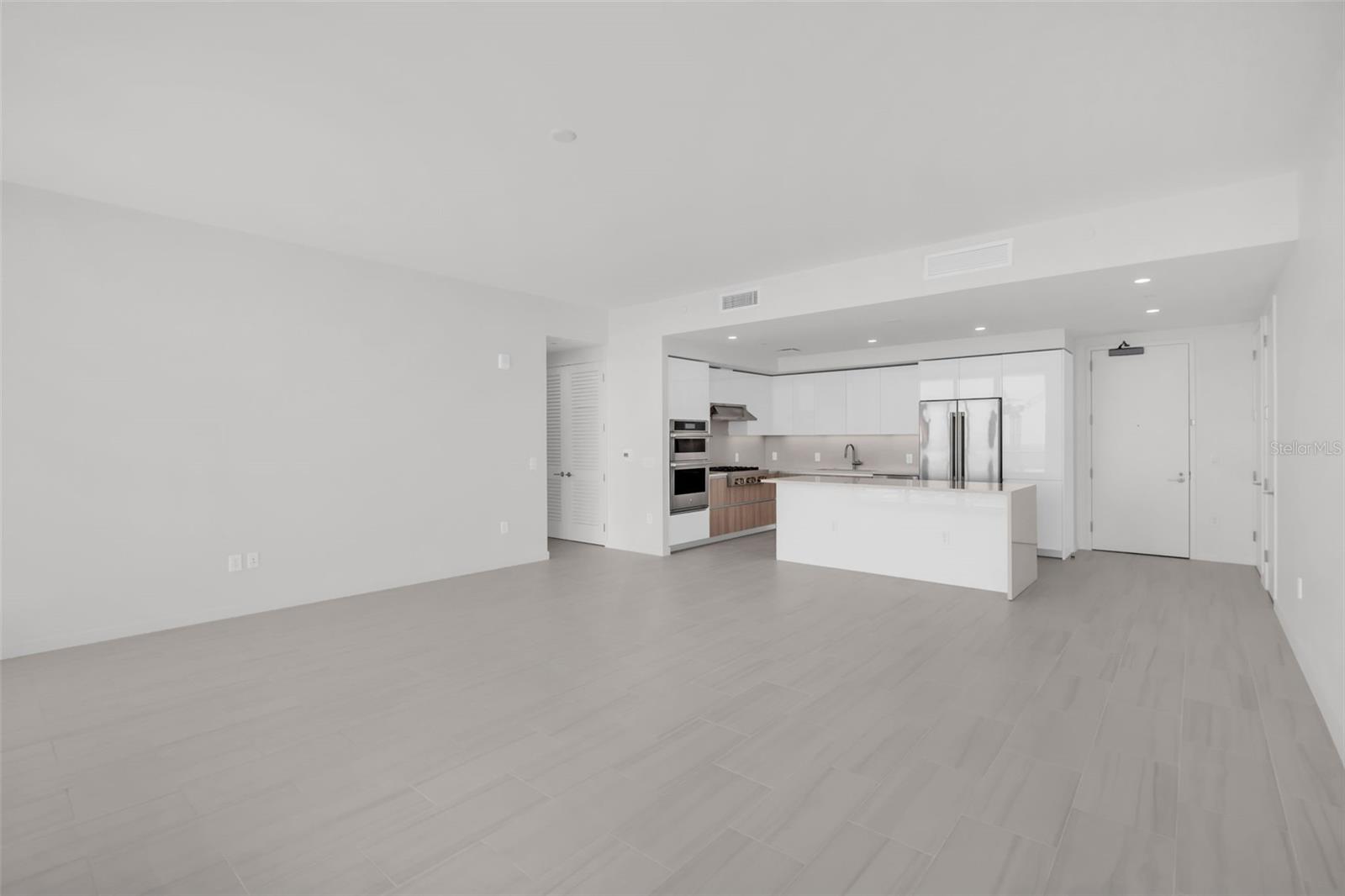 400 CENTRAL - Residential Lease