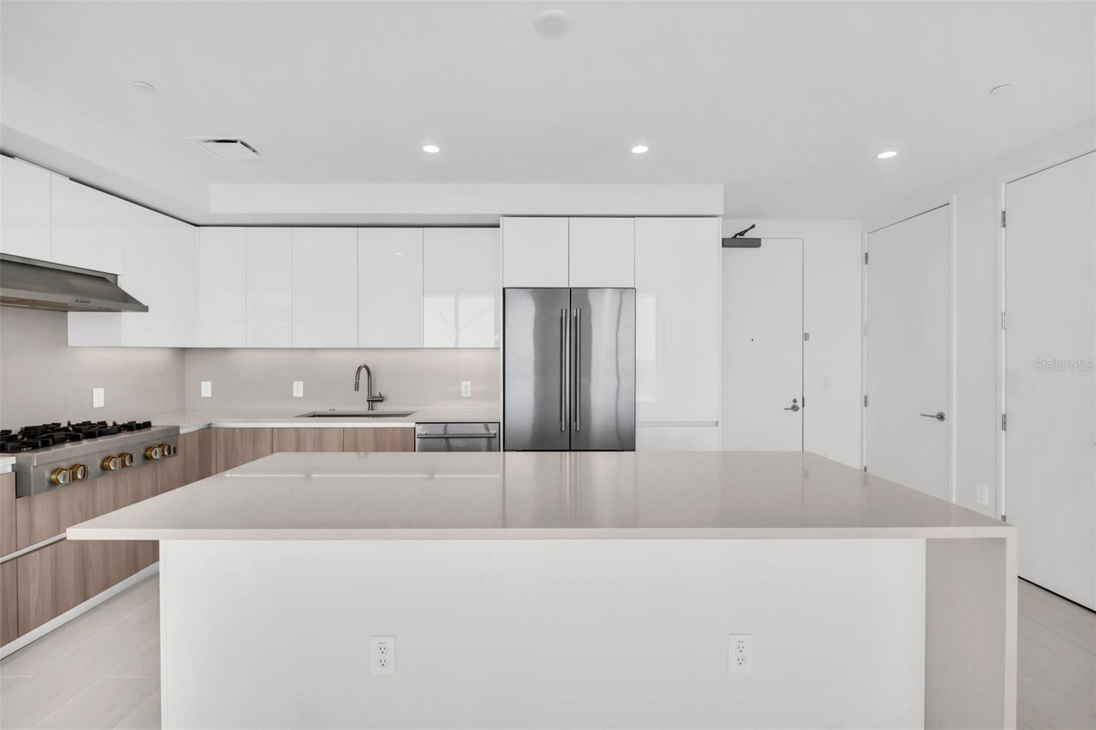 400 CENTRAL - Residential Lease