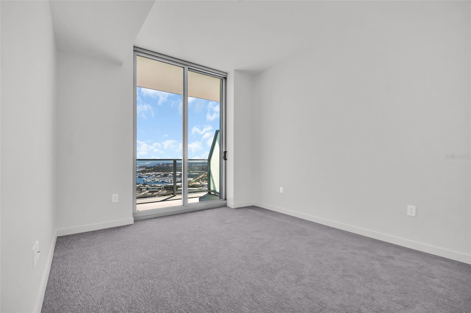 400 CENTRAL - Residential Lease