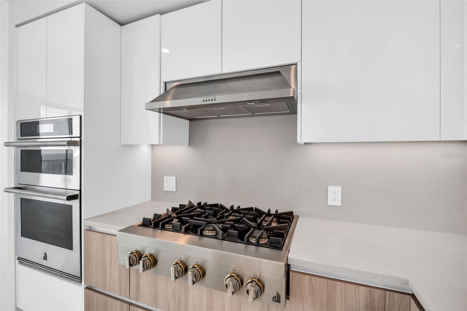 400 CENTRAL - Residential Lease