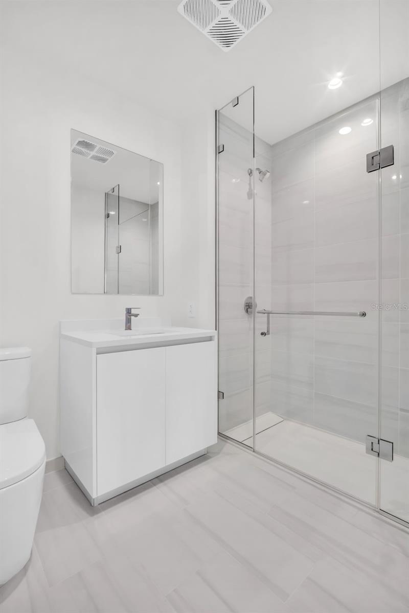 400 CENTRAL - Residential Lease