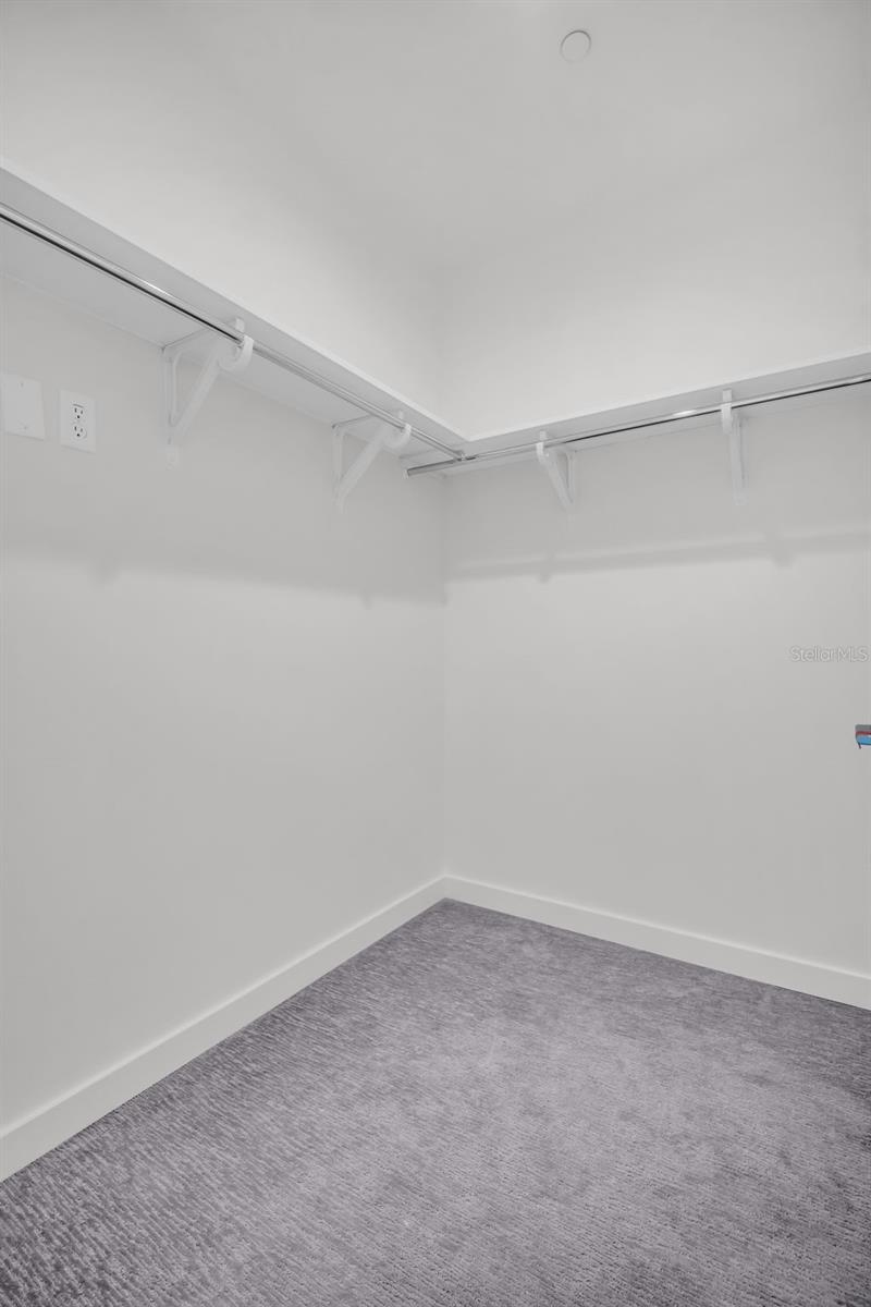 400 CENTRAL - Residential Lease