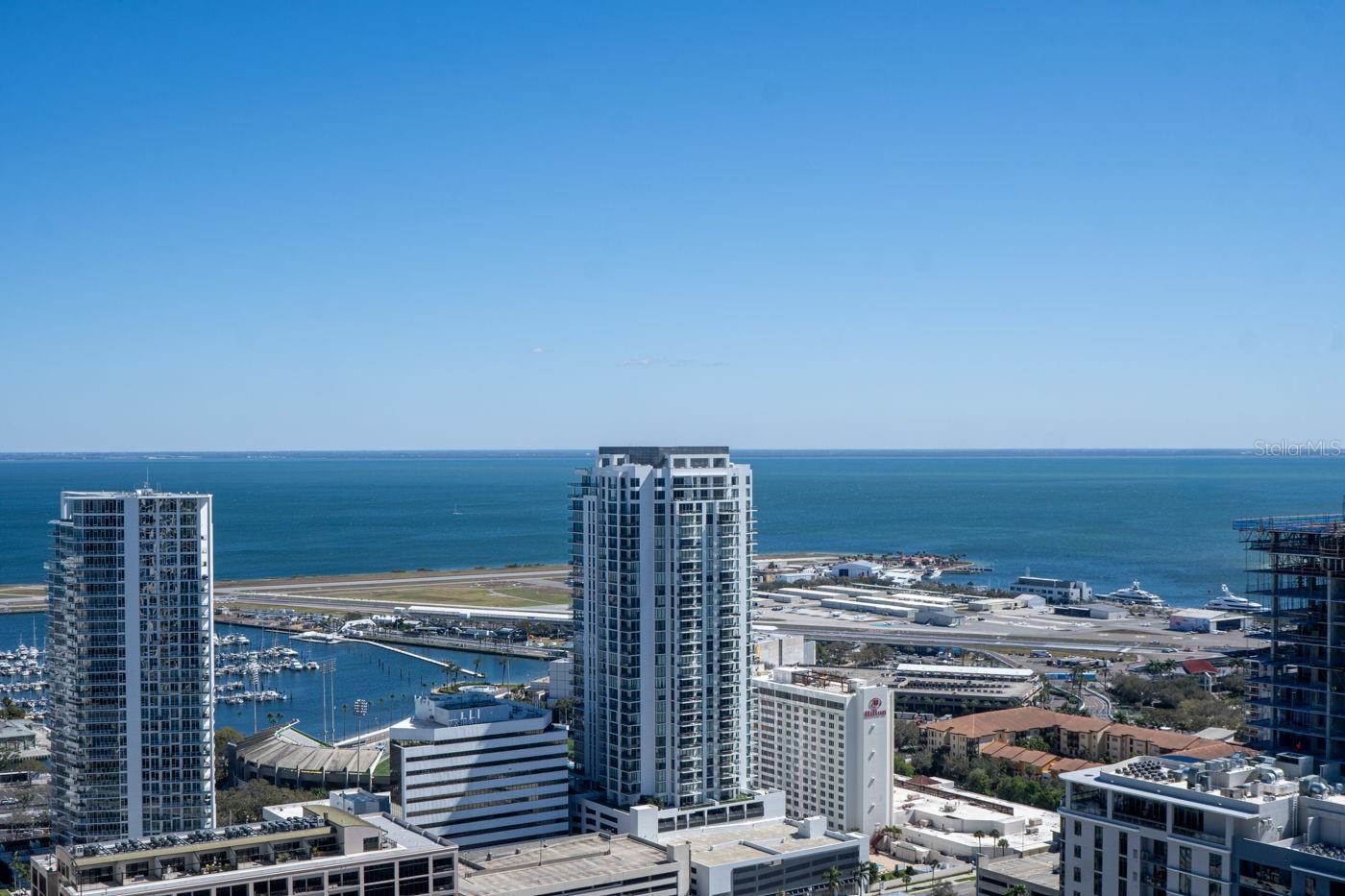 400 CENTRAL - Residential Lease