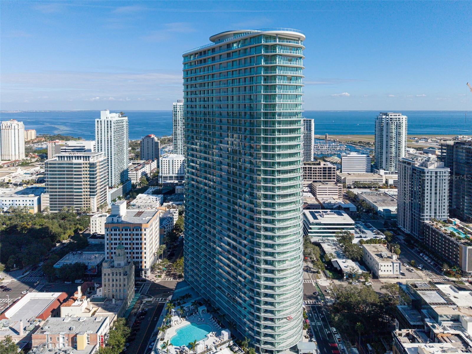 400 CENTRAL - Residential Lease
