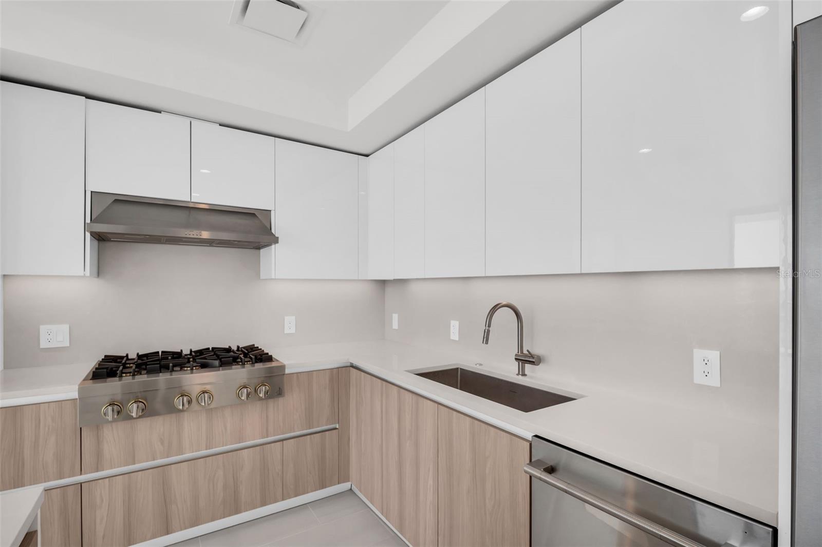 400 CENTRAL - Residential Lease