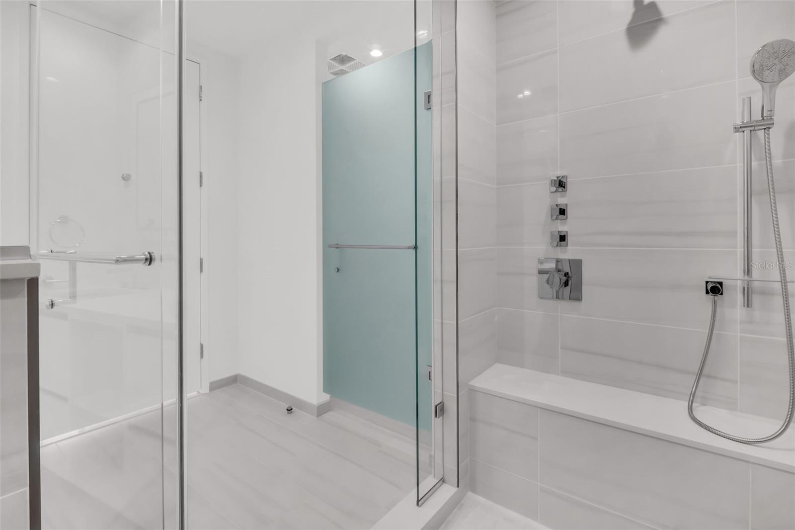 400 CENTRAL - Residential Lease