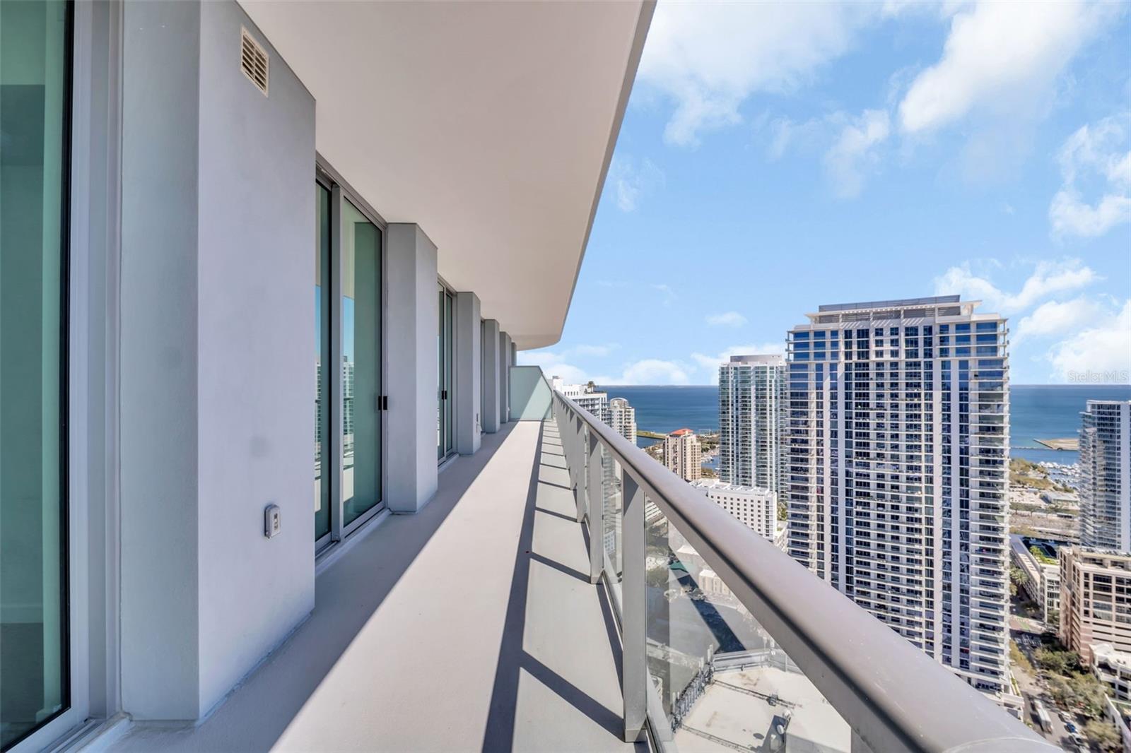 400 CENTRAL - Residential Lease