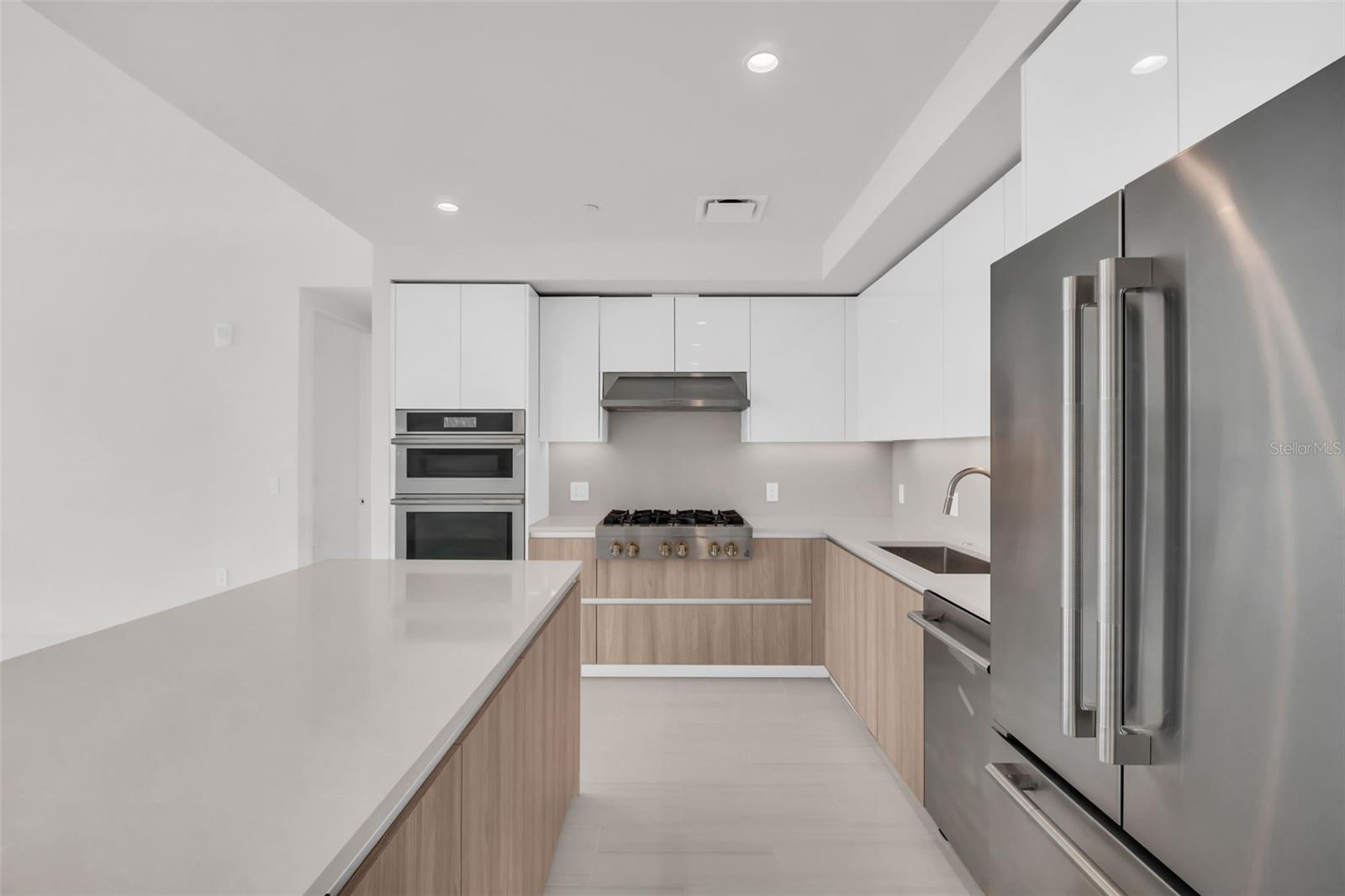 400 CENTRAL - Residential Lease