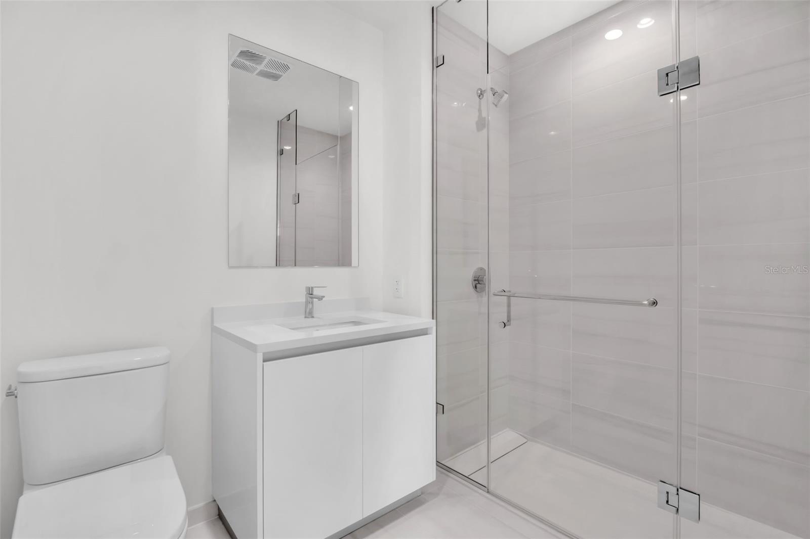 400 CENTRAL - Residential Lease