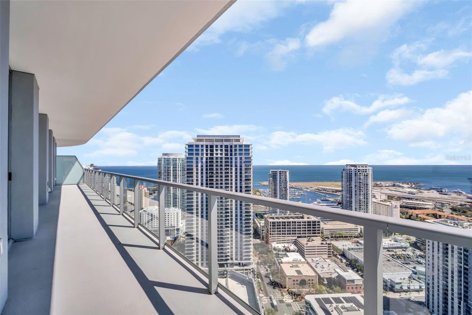 400 CENTRAL - Residential Lease