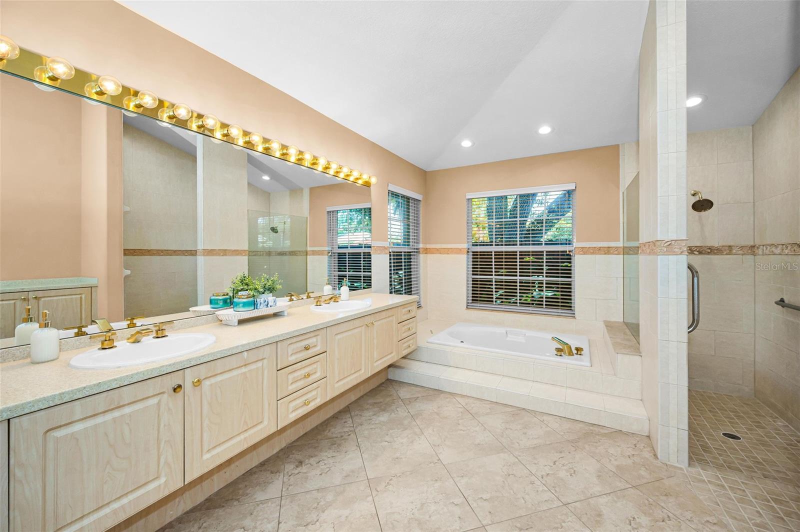 ABERDEEN UNIT ONE - Residential