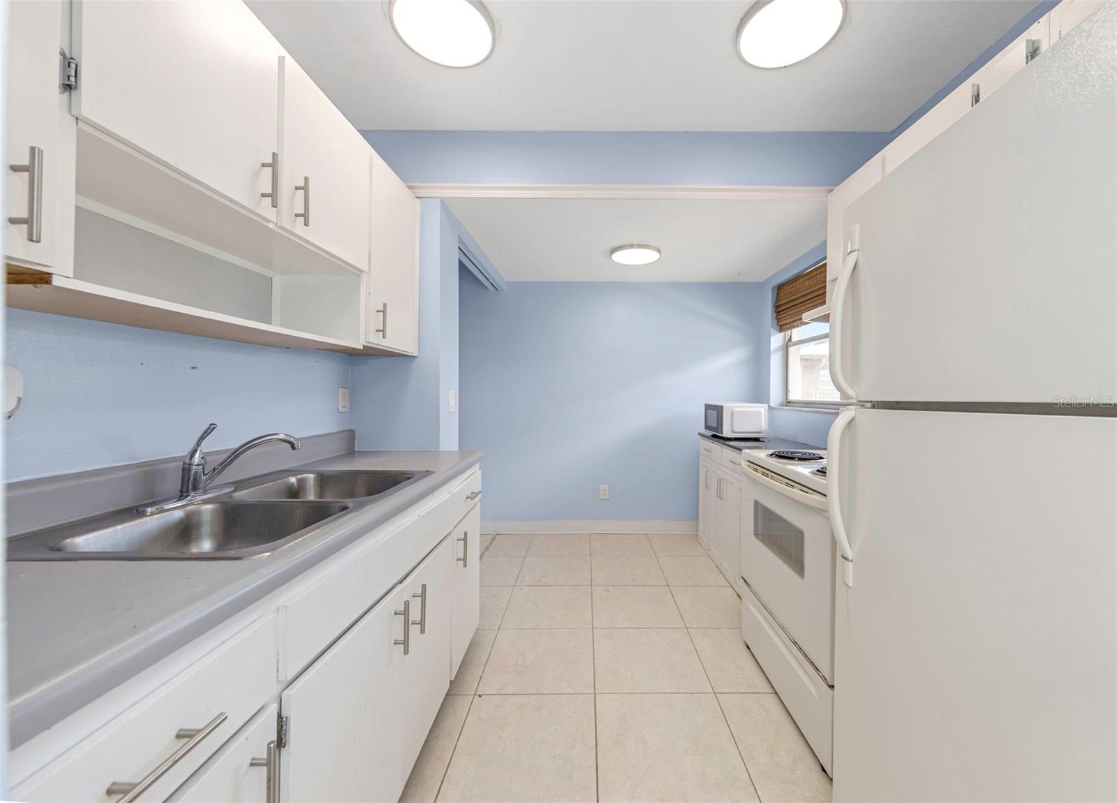 HILL CREST VILLAS - Residential