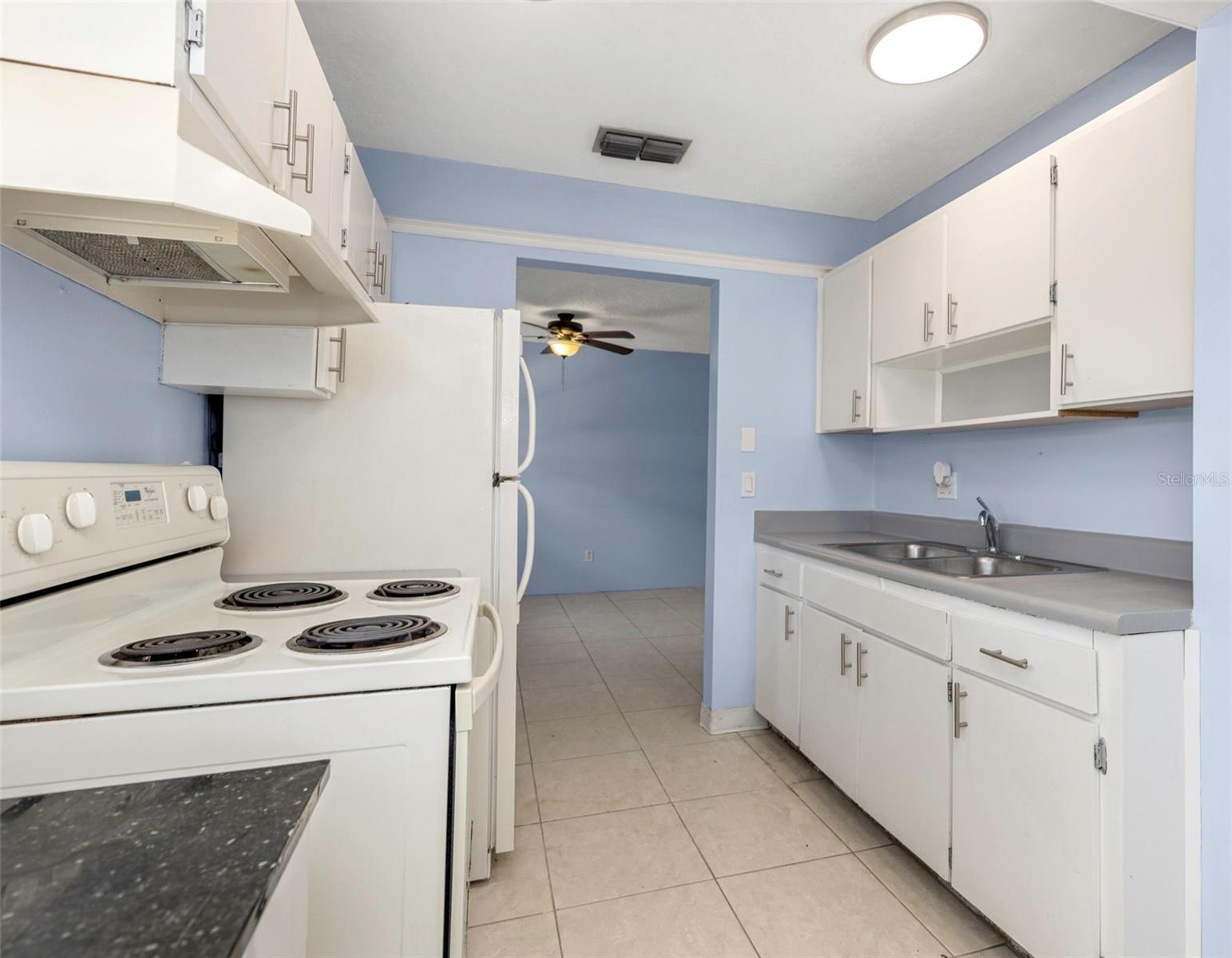 HILL CREST VILLAS - Residential