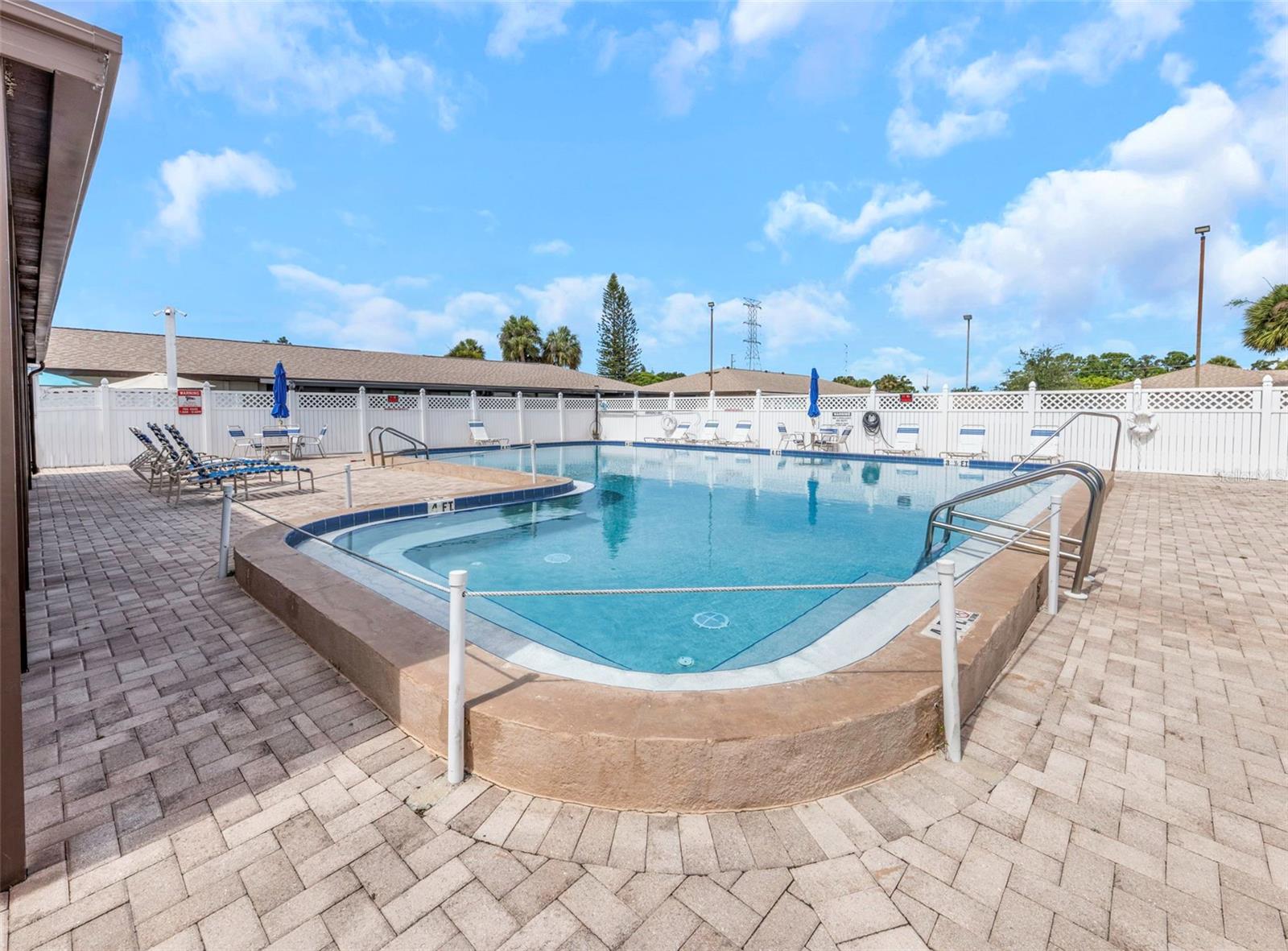 HILL CREST VILLAS - Residential