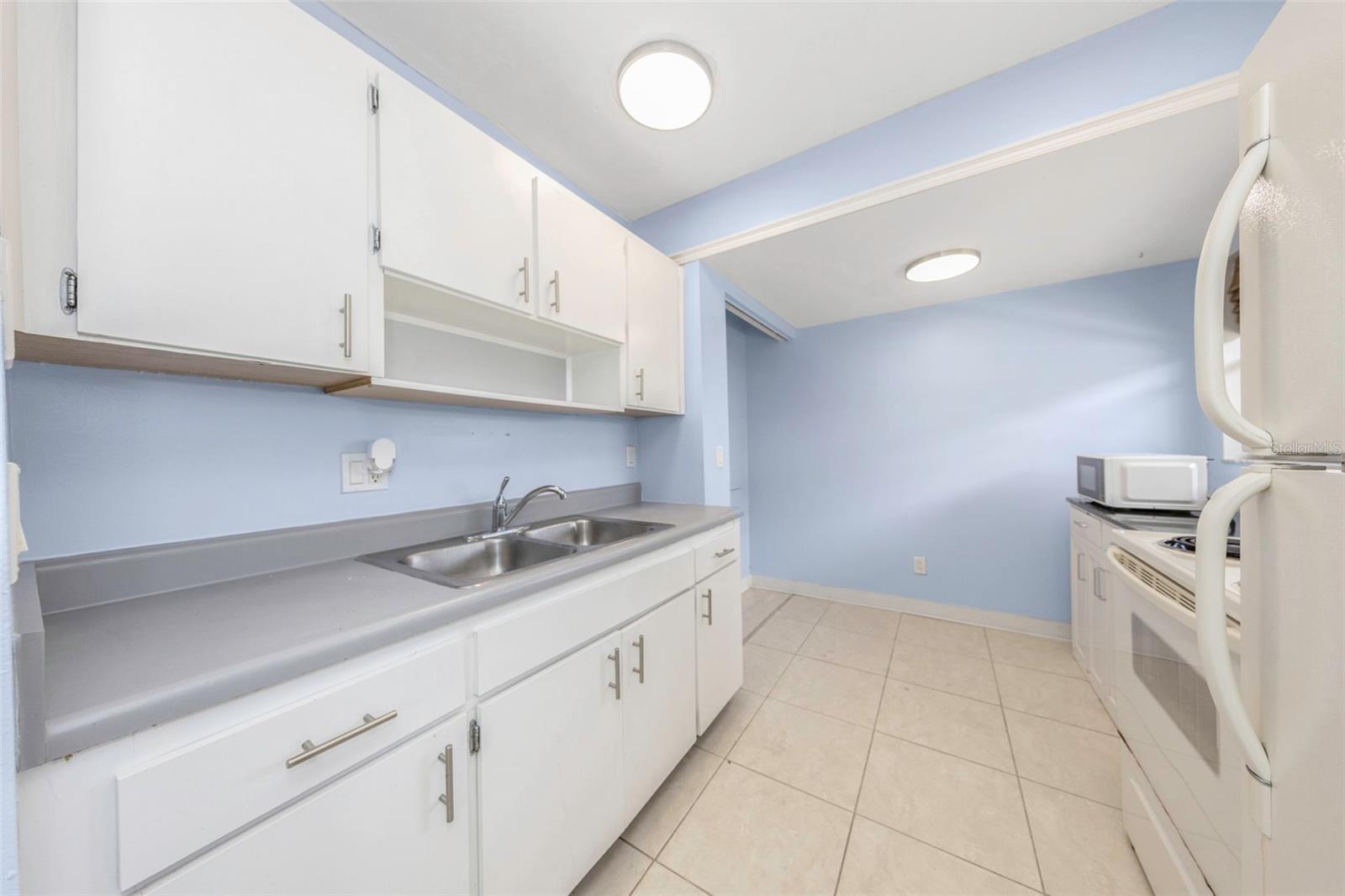 HILL CREST VILLAS - Residential