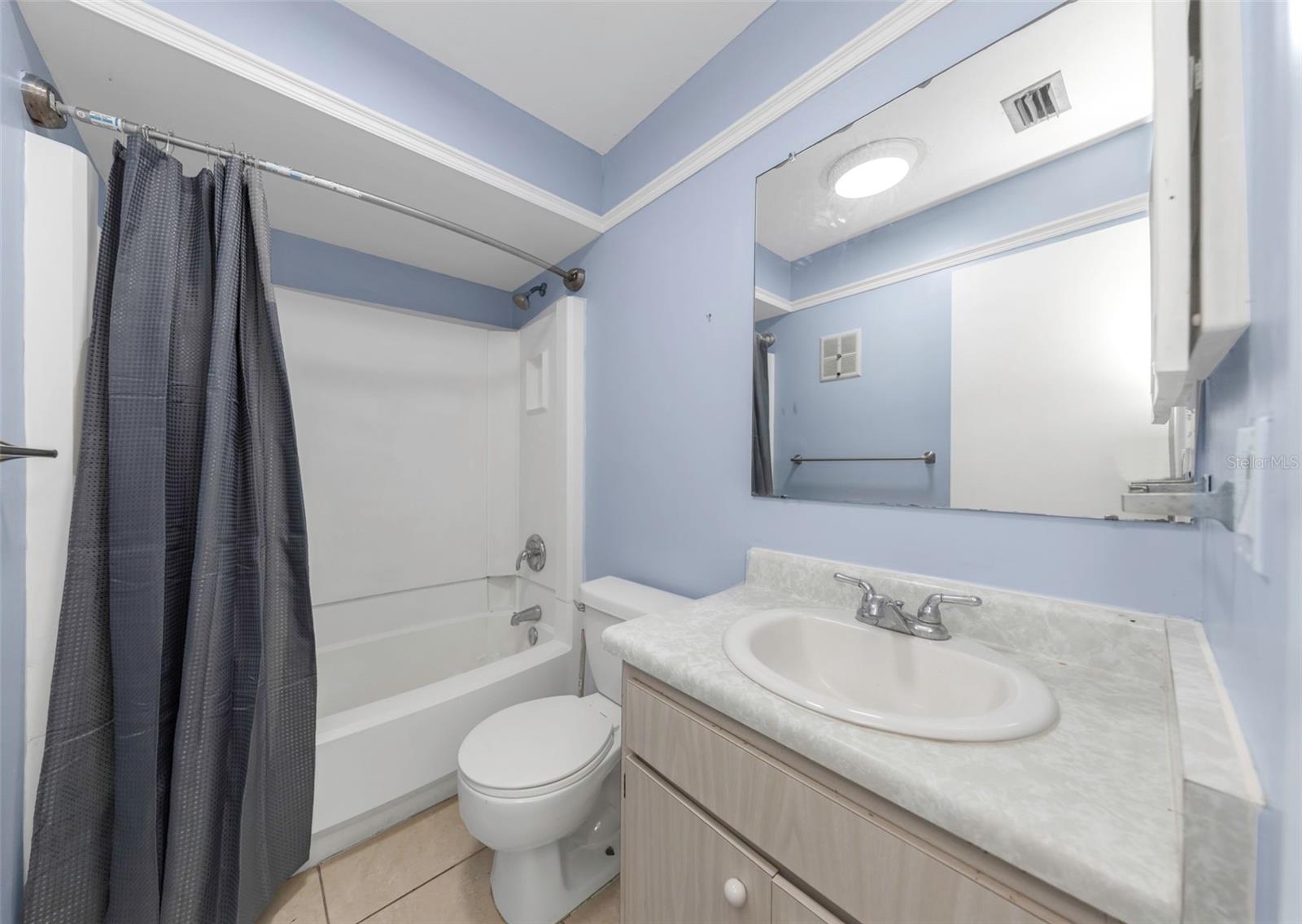 HILL CREST VILLAS - Residential