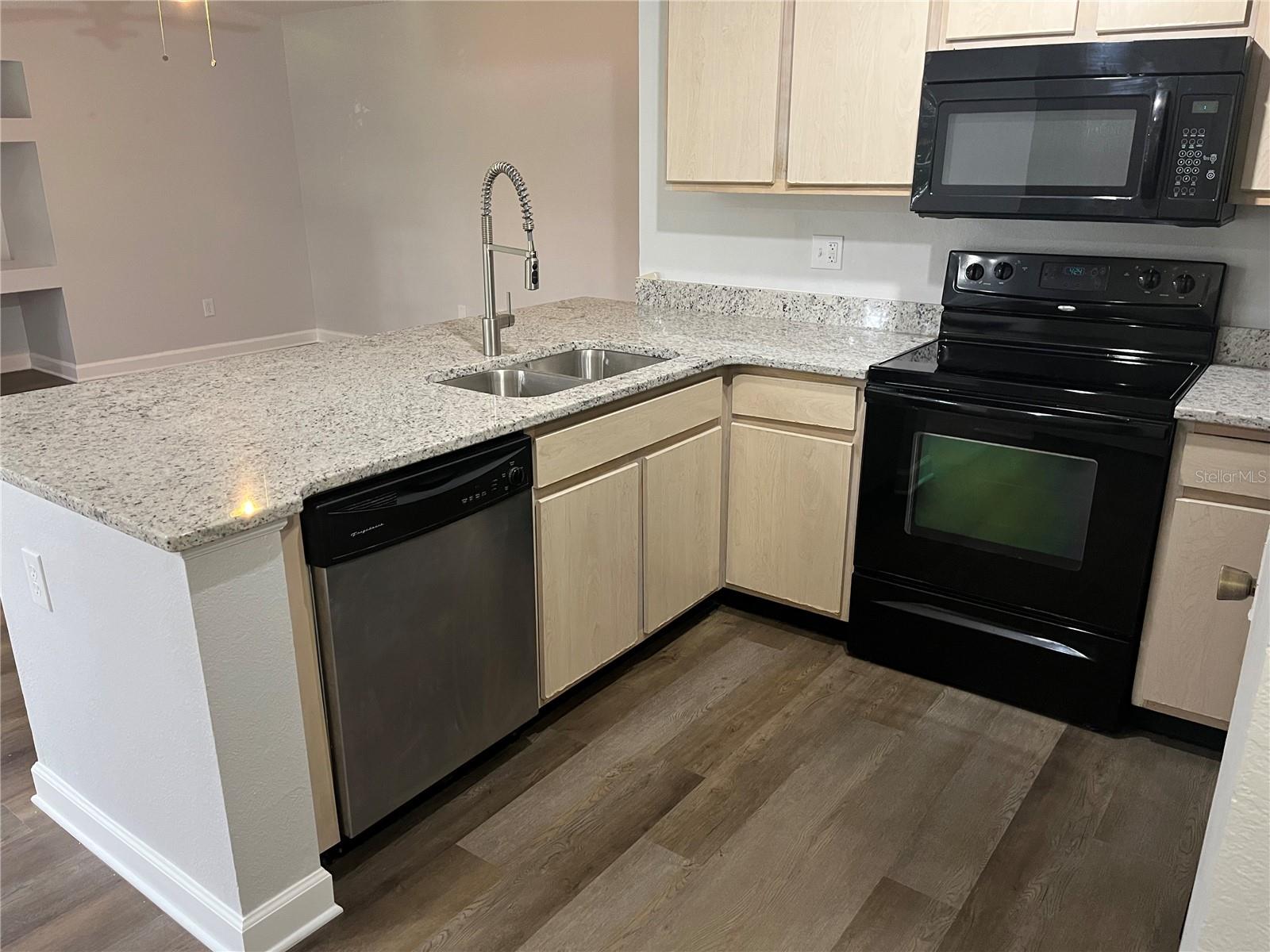 BERMUDA DUNES PRIVATE RESIDENCE - Residential Lease