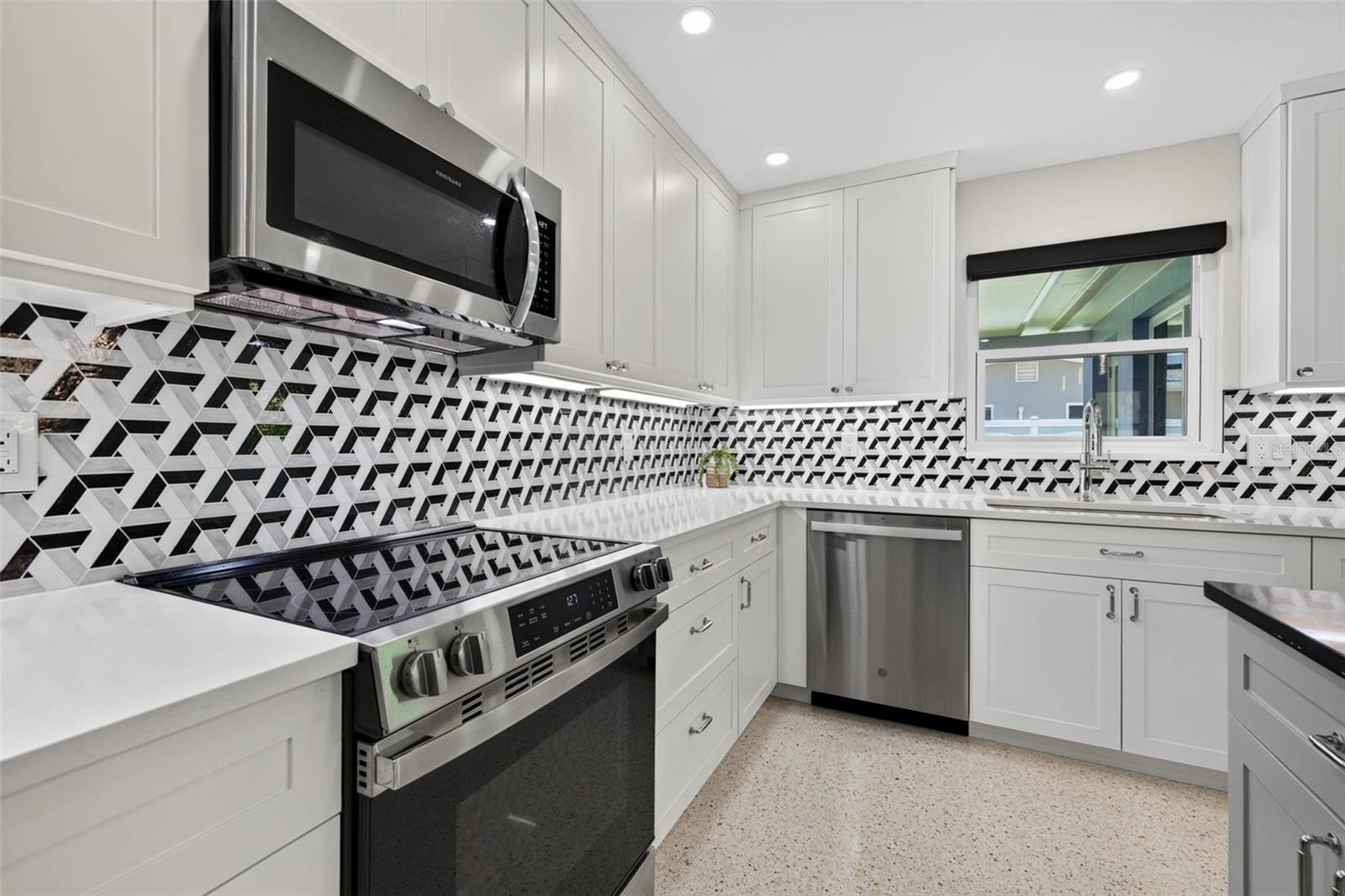 BAHIA SHORES 4TH ADD - Residential