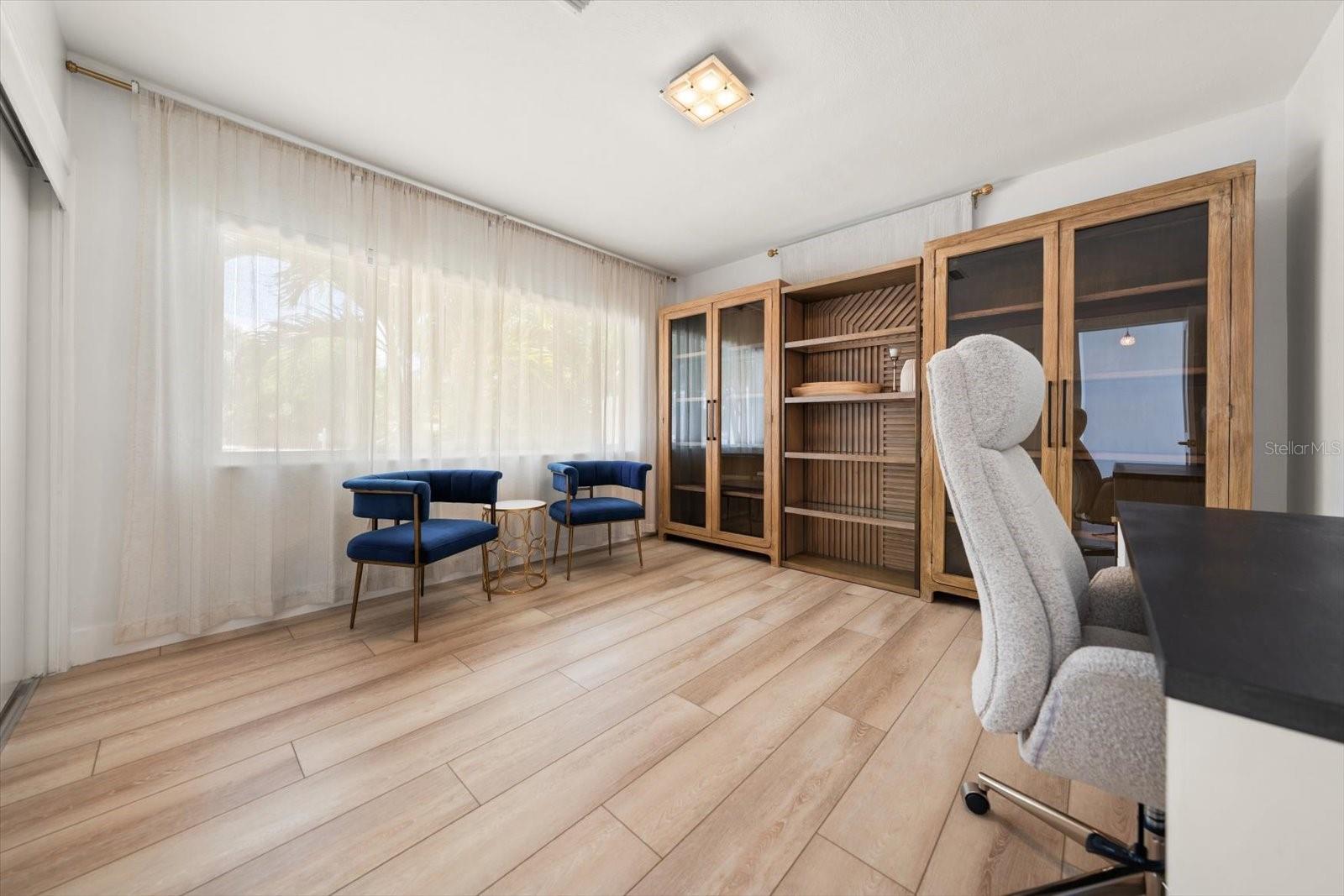 VENETIAN POINT - Residential