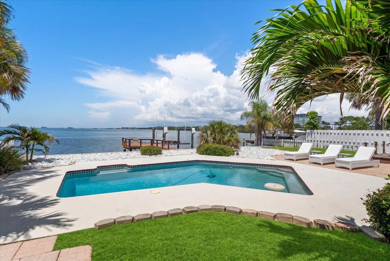 VENETIAN POINT - Residential