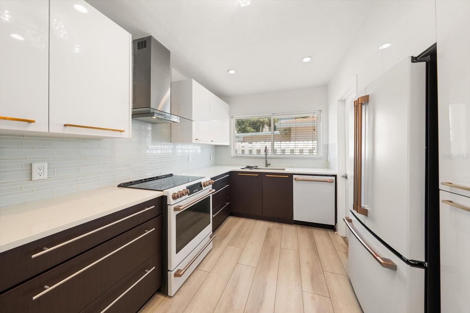 VENETIAN POINT - Residential
