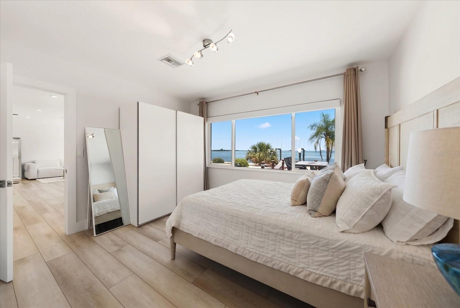 VENETIAN POINT - Residential