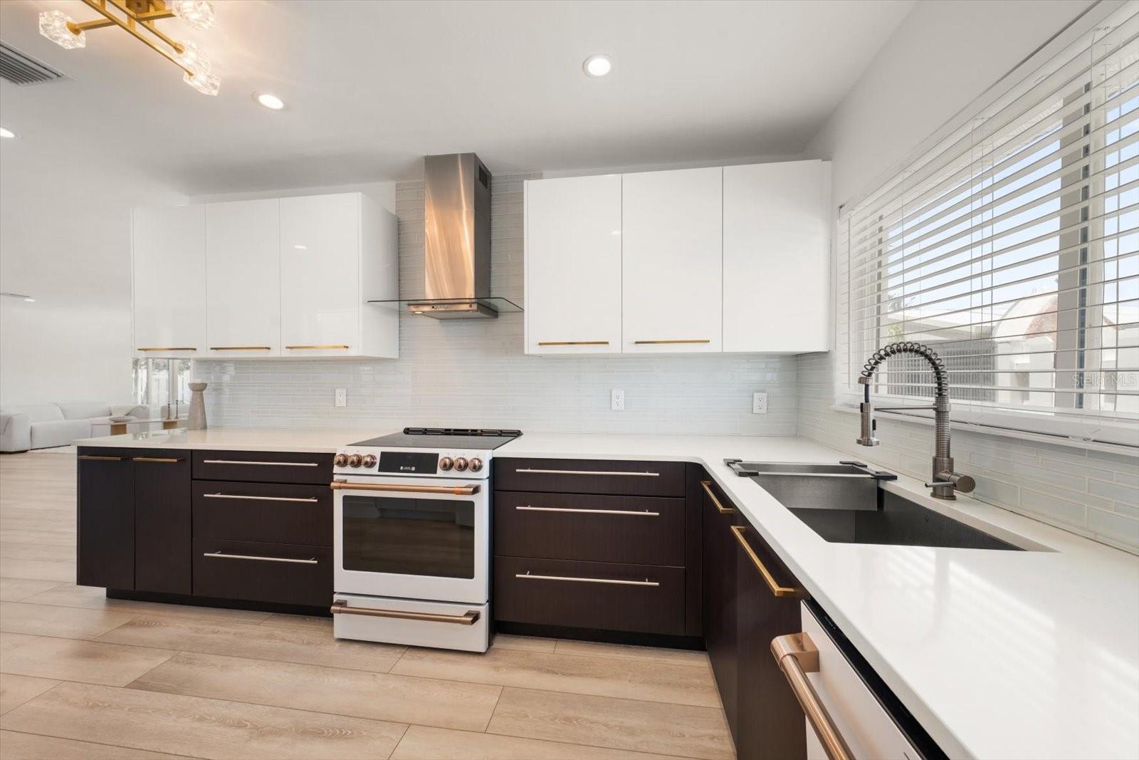 VENETIAN POINT - Residential