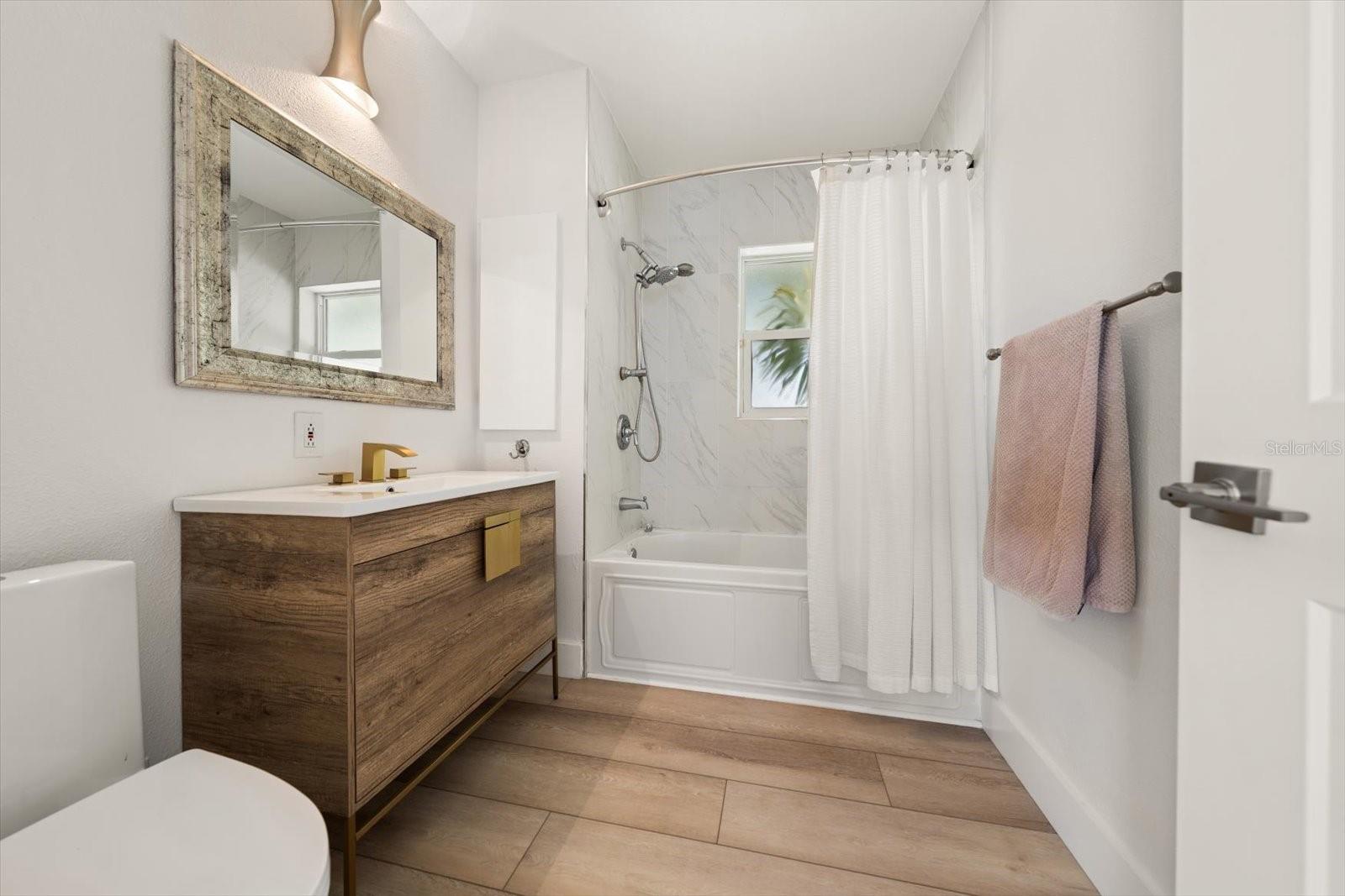 VENETIAN POINT - Residential