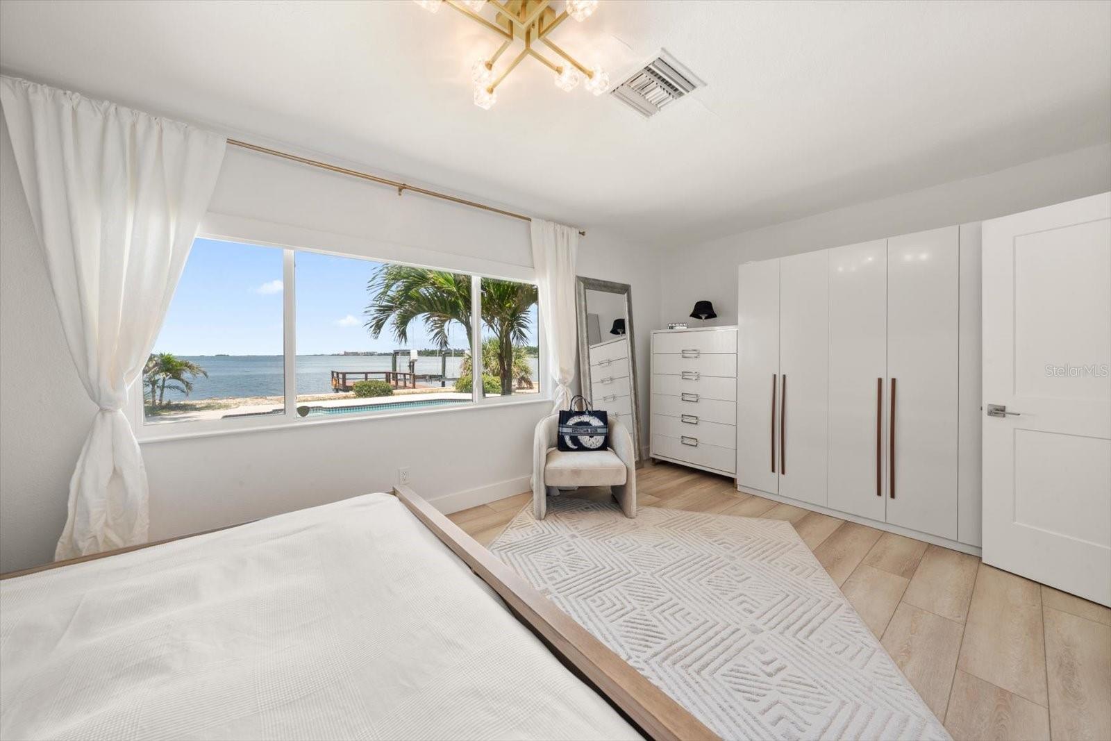 VENETIAN POINT - Residential