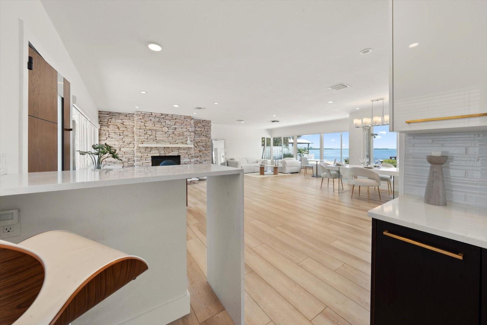 VENETIAN POINT - Residential