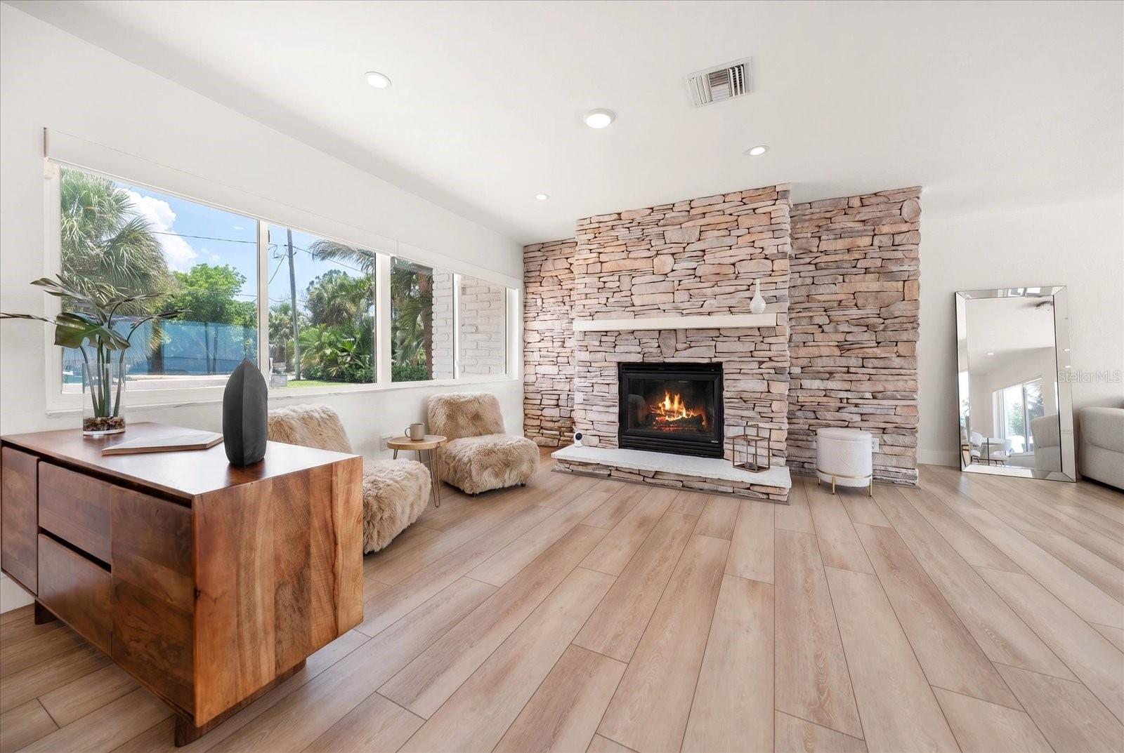 VENETIAN POINT - Residential